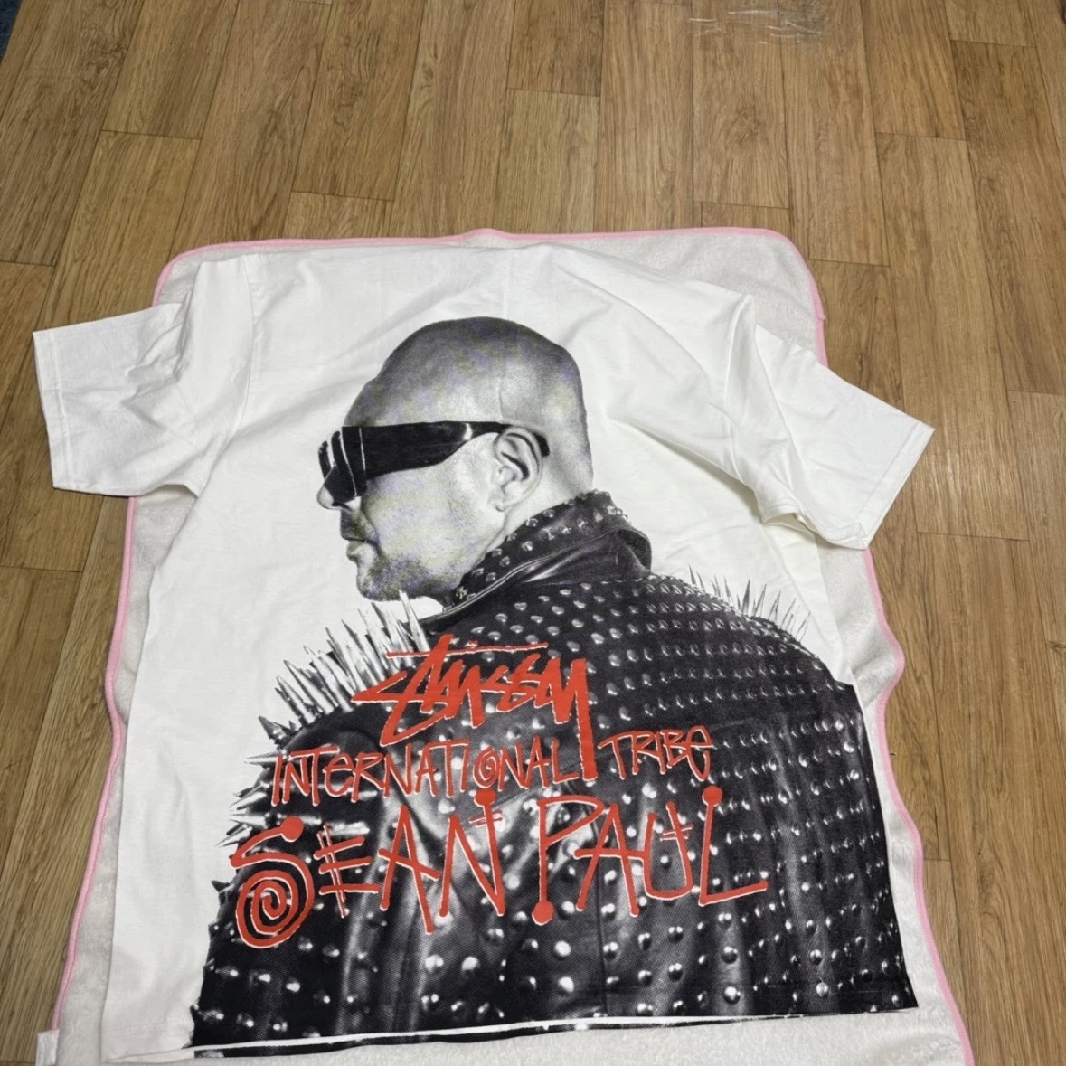 Stussy x Sean Paul T-Shirt White 착용 스타일 - 1