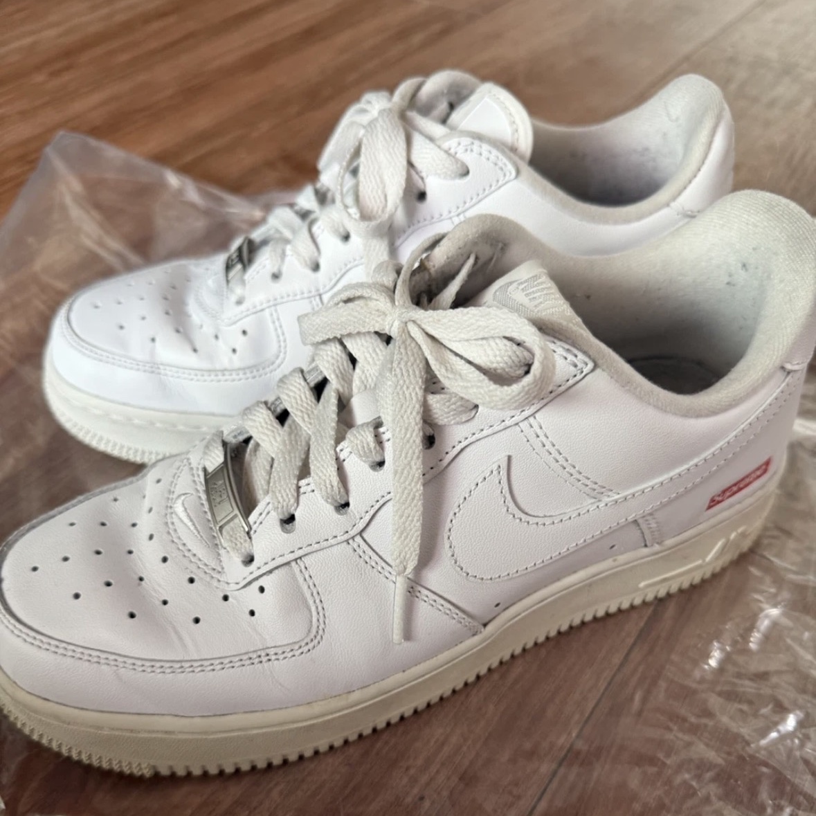 Nike x Supreme Air Force 1 Low White 착용 스타일