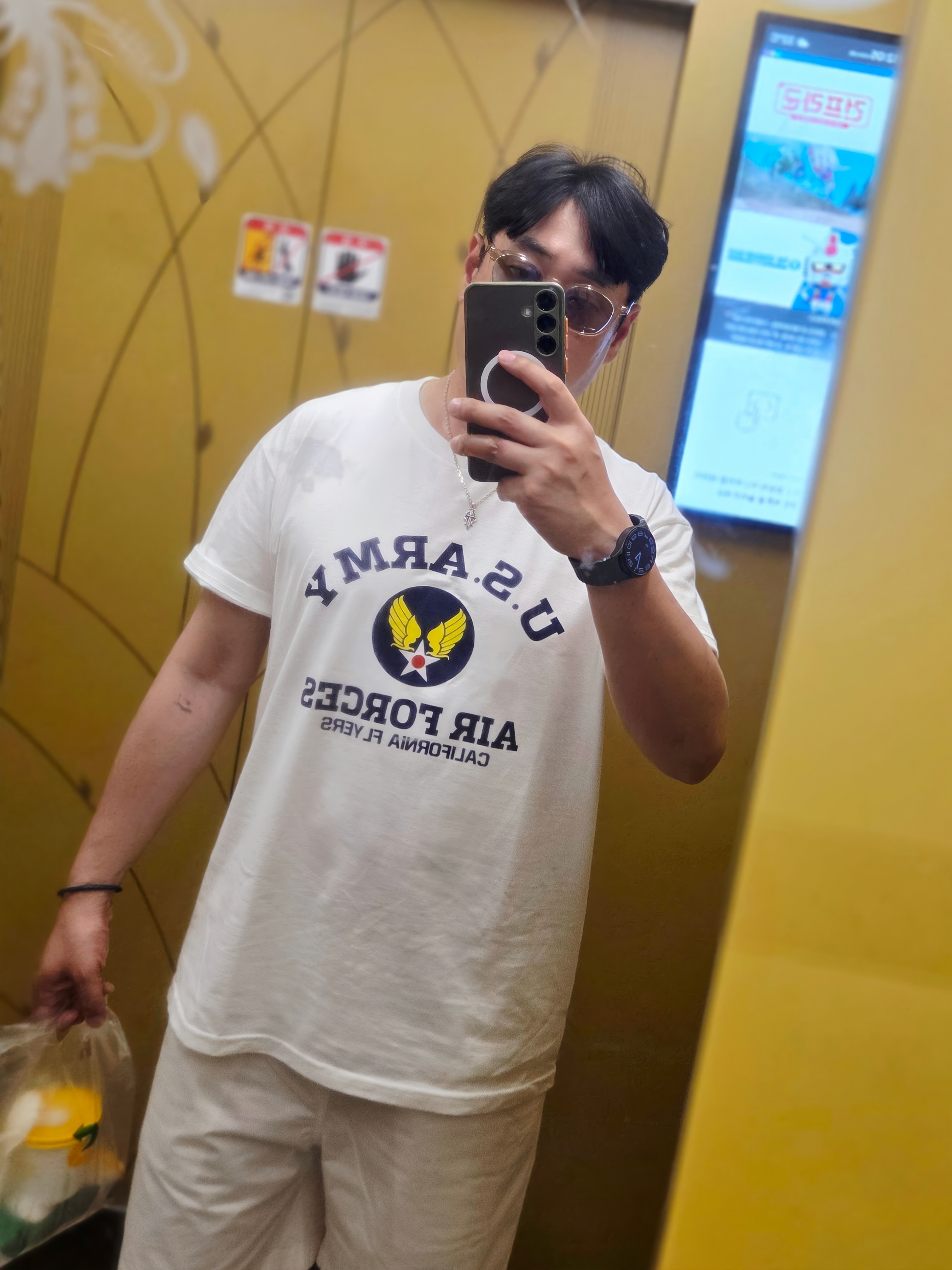 Gildan X American Collection U.S ARMY T-Shirt White 착용 스타일