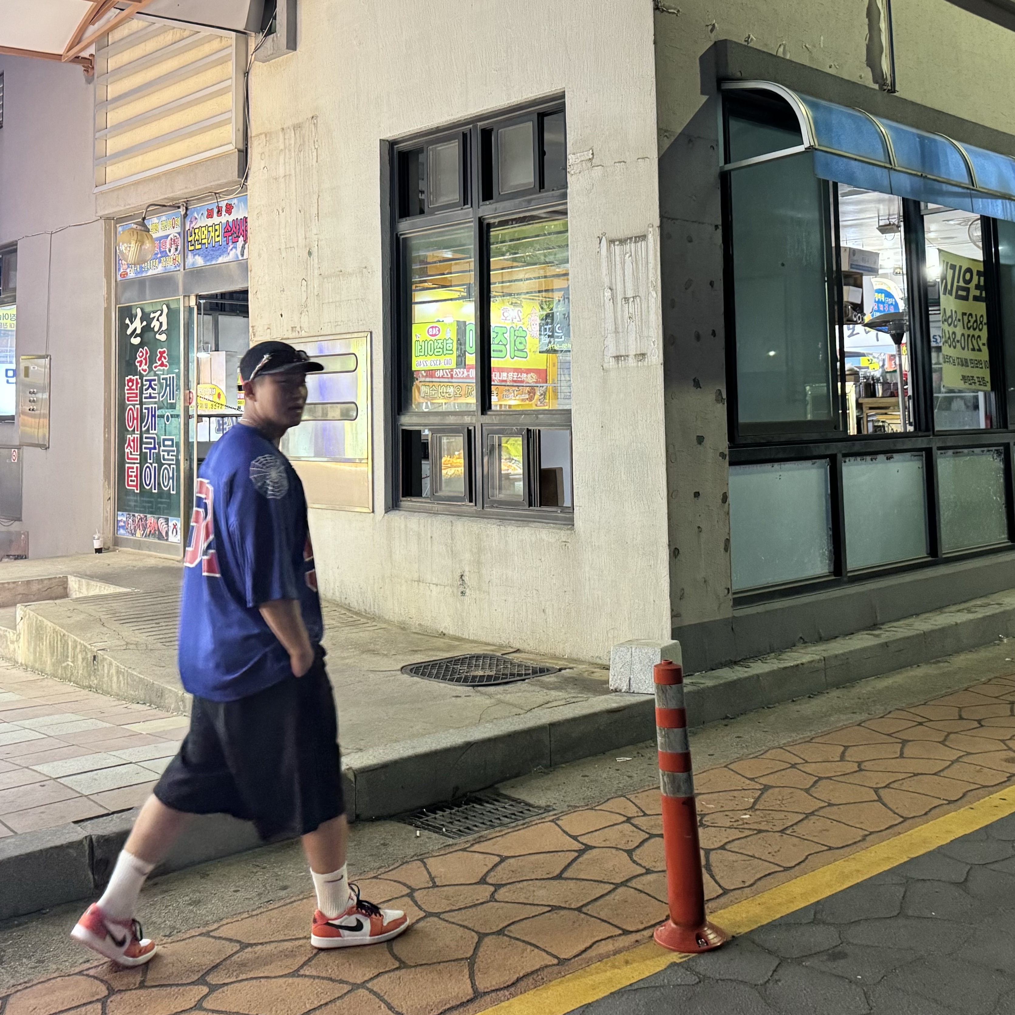 Supreme Spiderweb Football Jersey Navy - 24SS, Gentle Monster Paso 01 Black 착용 스타일 - 3