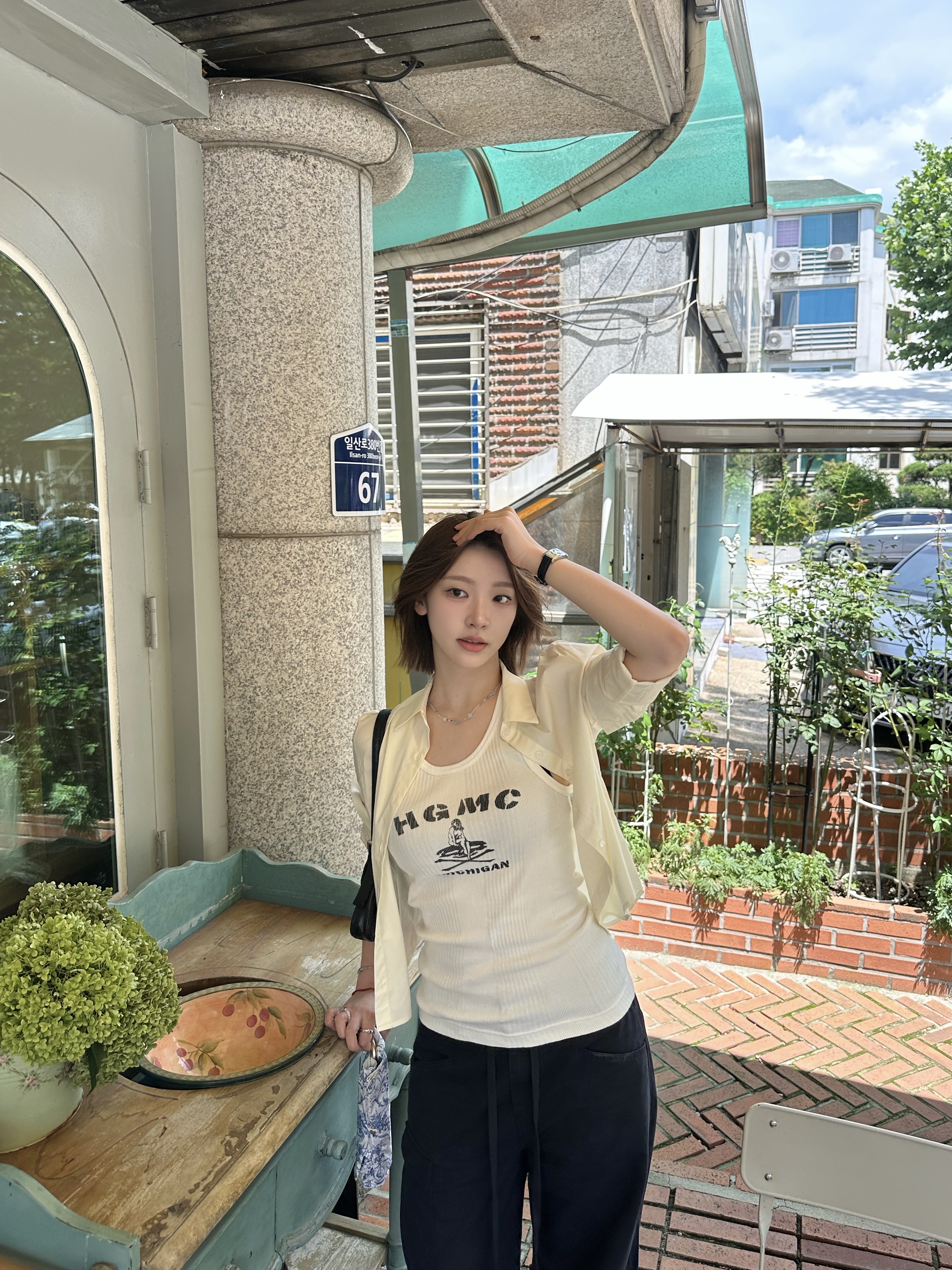 (W) GU Strap Ballet Sneakers Dark Brown, Hysteric Glamour Viva1984 Tank Top White 착용 스타일 - 1