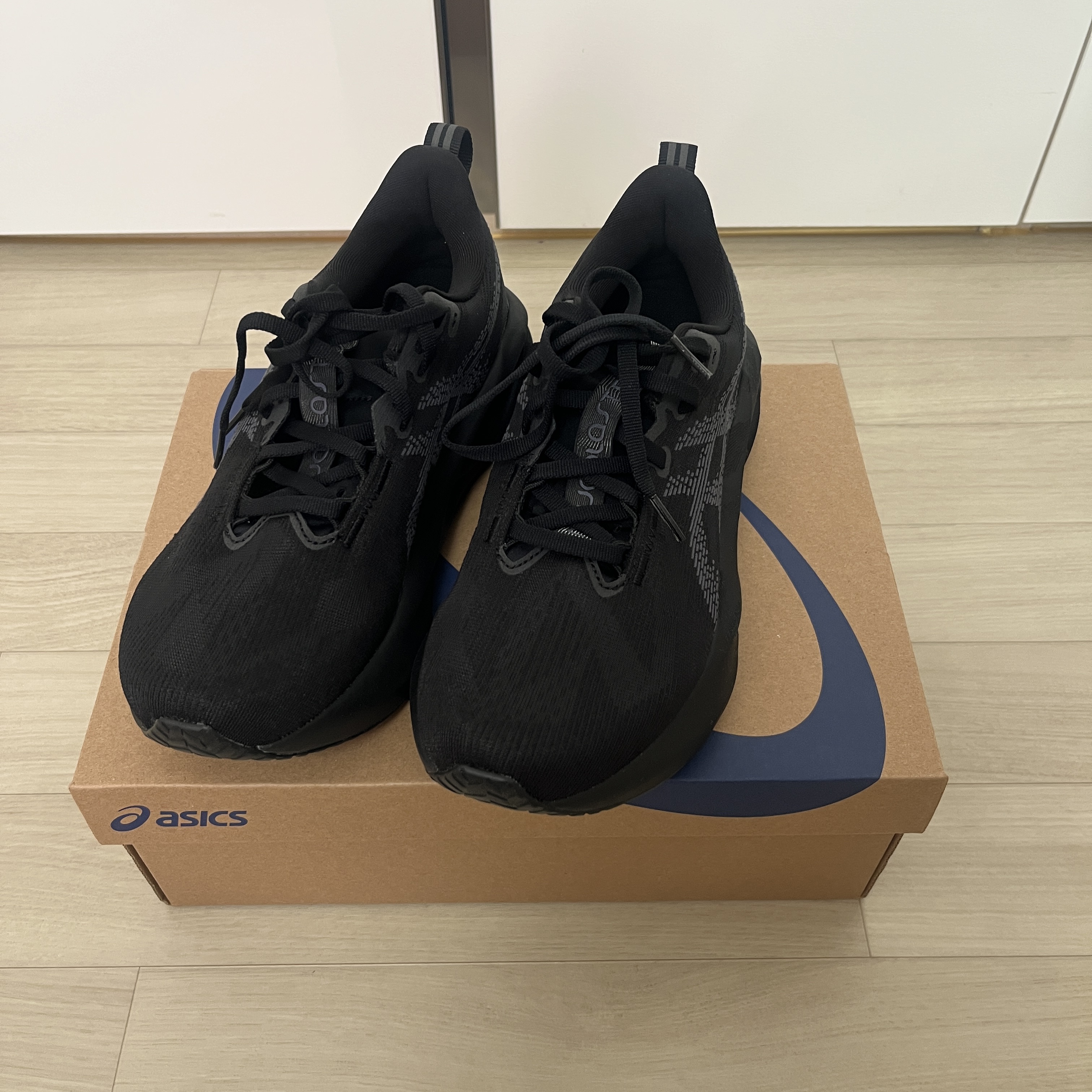 (W) Asics Novablast 5 Black Carrier Grey 착용 스타일