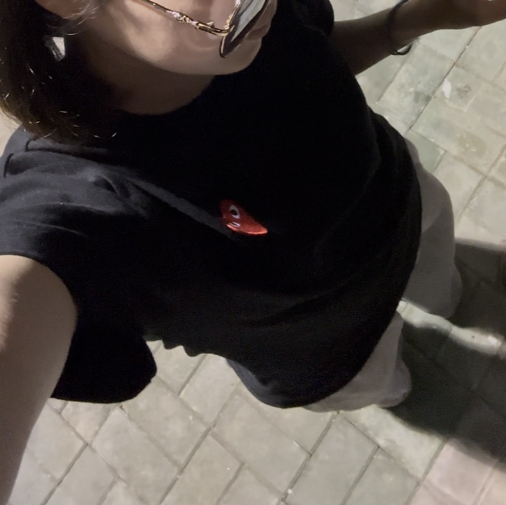 Play Comme des Garcons Red Heart T-Shirt Black 착용 스타일
