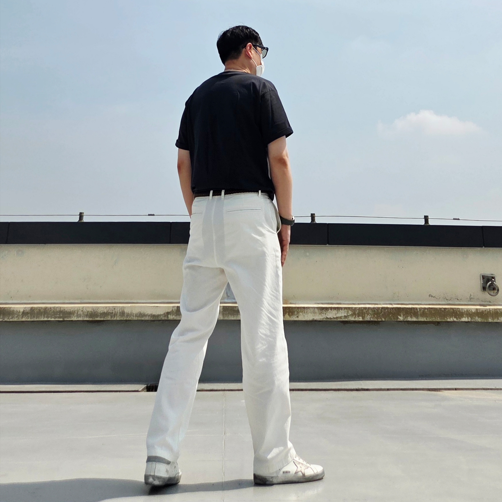 Maison Kitsune Double Fox Head Patch Classic T-Shirt Anthracite, Golden Goose Superstar White Silver Heel Tab Sneakers 착용 스타일 - 4