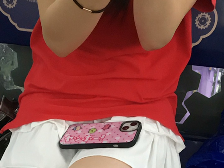 Play Comme des Garcons Red Heart T-Shirt White, Adidas Samba OG Cloud White 착용 스타일 - 5