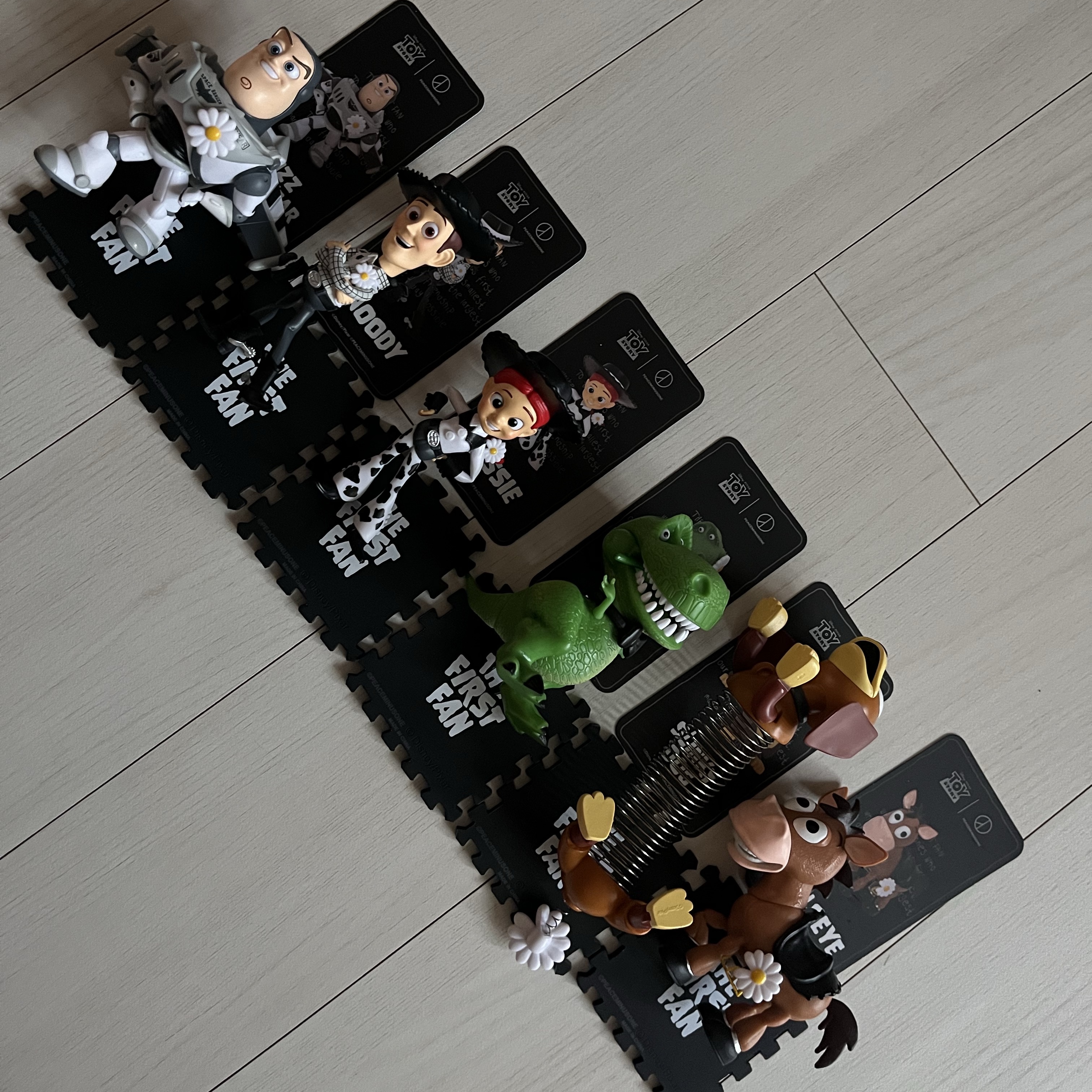 Peaceminusone x Toy Story The First Fan Figure 02 Sealed Case (6 Blind Boxes) 착용 스타일