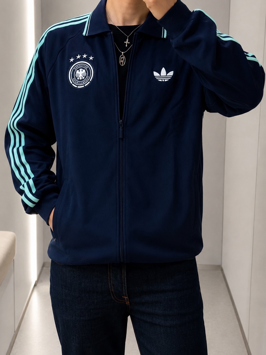 Adidas Germany Away Anthem Jacket Collegiate Navy - KR Sizing (Non Marking Ver.), Adidas Argentina Away Anthem Jacket Black - KR Sizing (Non Marking Ver.) 착용 스타일 - 2