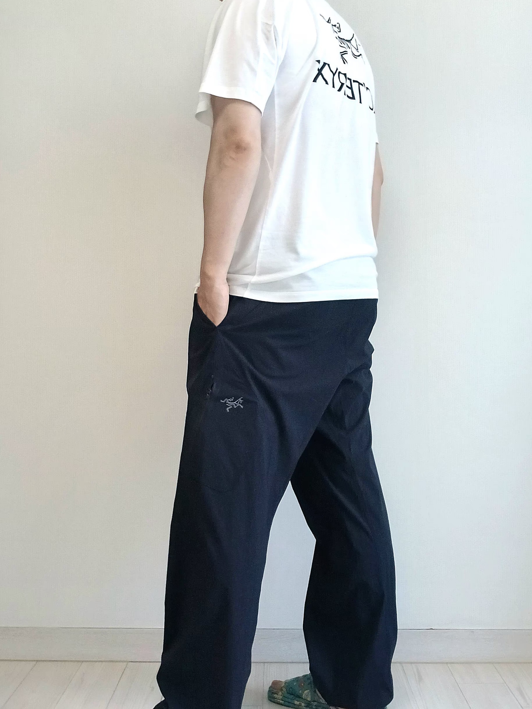 Arc'teryx Kragg SL Cotton Bird Word SS T-Shirt White Light Black, Arc'teryx Konseal Pants Black 착용 스타일 - 4