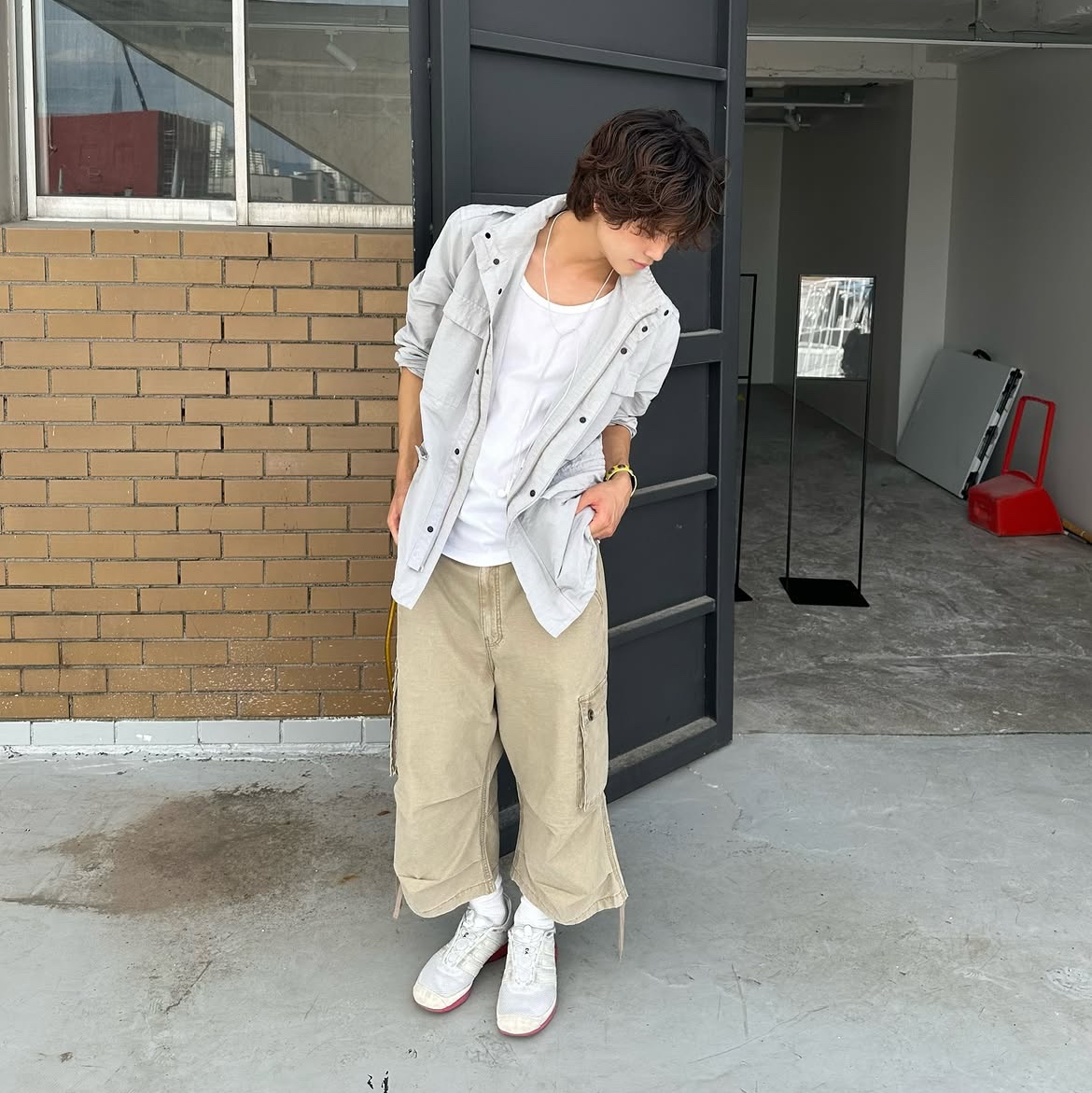 CHOWOO Vintage Military Capri Cargo Pants Washed Beige, CHOWOO Vintage Military Capri Cargo Pants Washed Khaki 착용 스타일 - 3