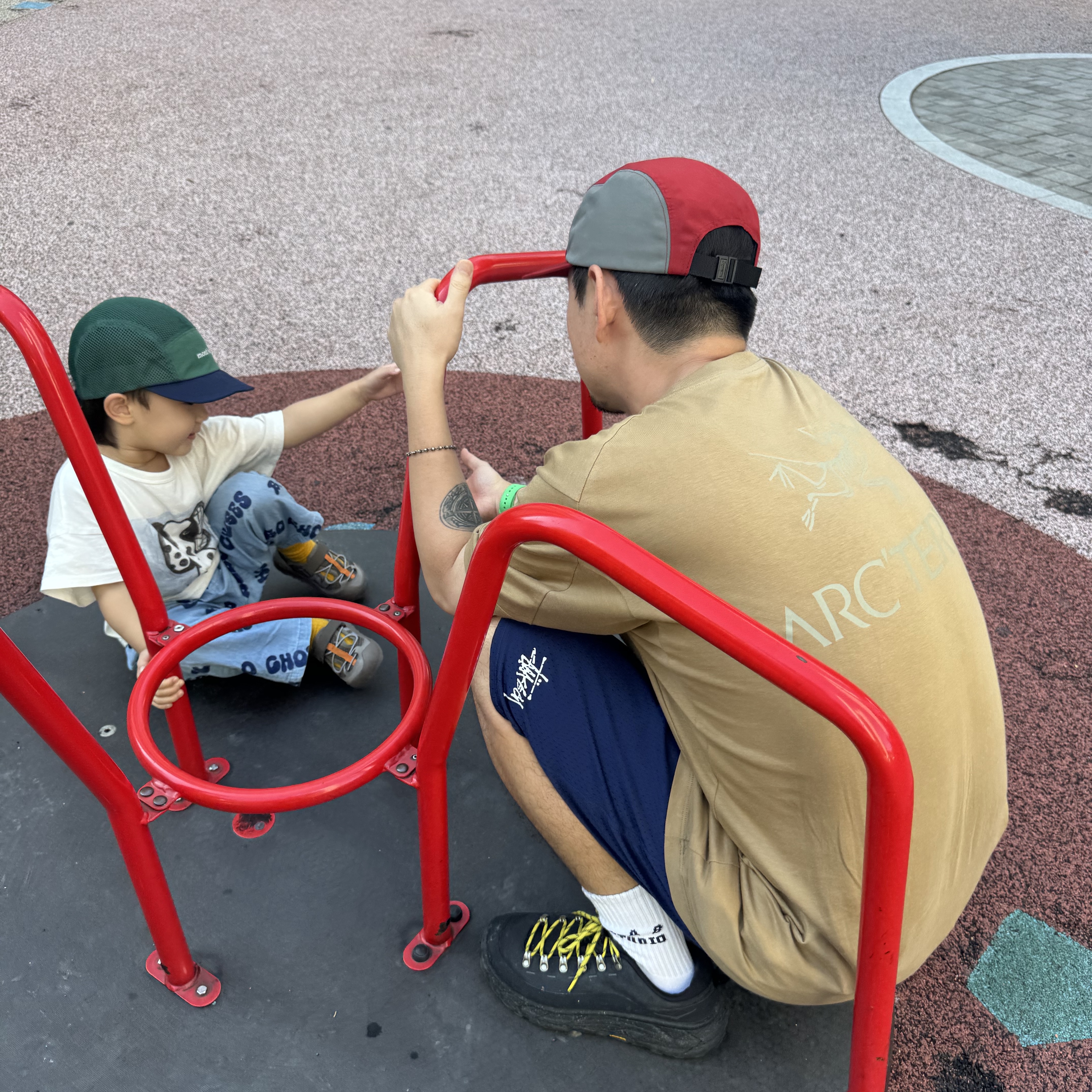 Arc'teryx Kragg SL Cotton Bird Word SS T-Shirt Canvas, Supreme Gore-Tex Camp Cap Red - 26SS 착용 스타일 - 3