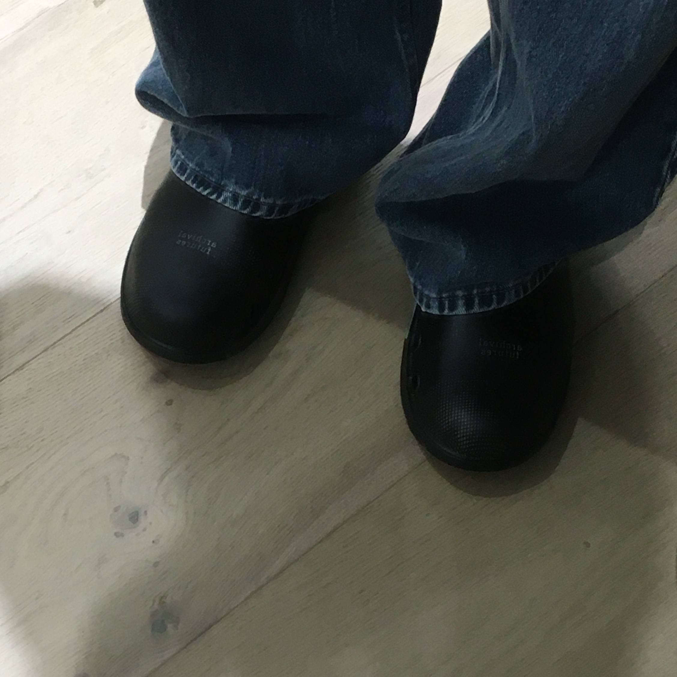 Polyteru x Oofos OOcloog Black 착용 스타일 - 2
