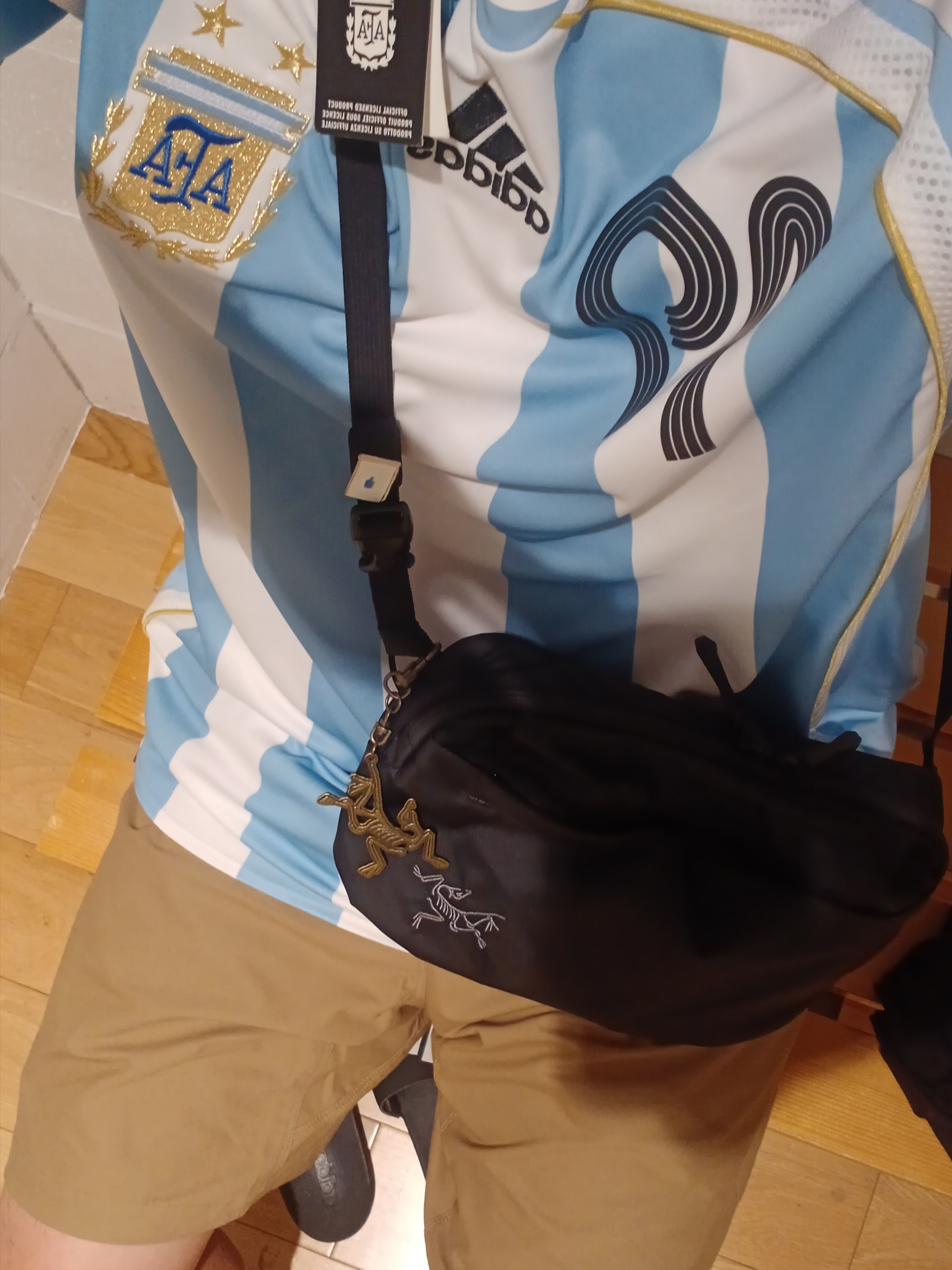 Adidas Argentina 2006 Home Jersey Messi White (Marking Ver.) - KR Sizing, Arc'teryx Heliad 6 Crossbody Bag Black 착용 스타일 - 1