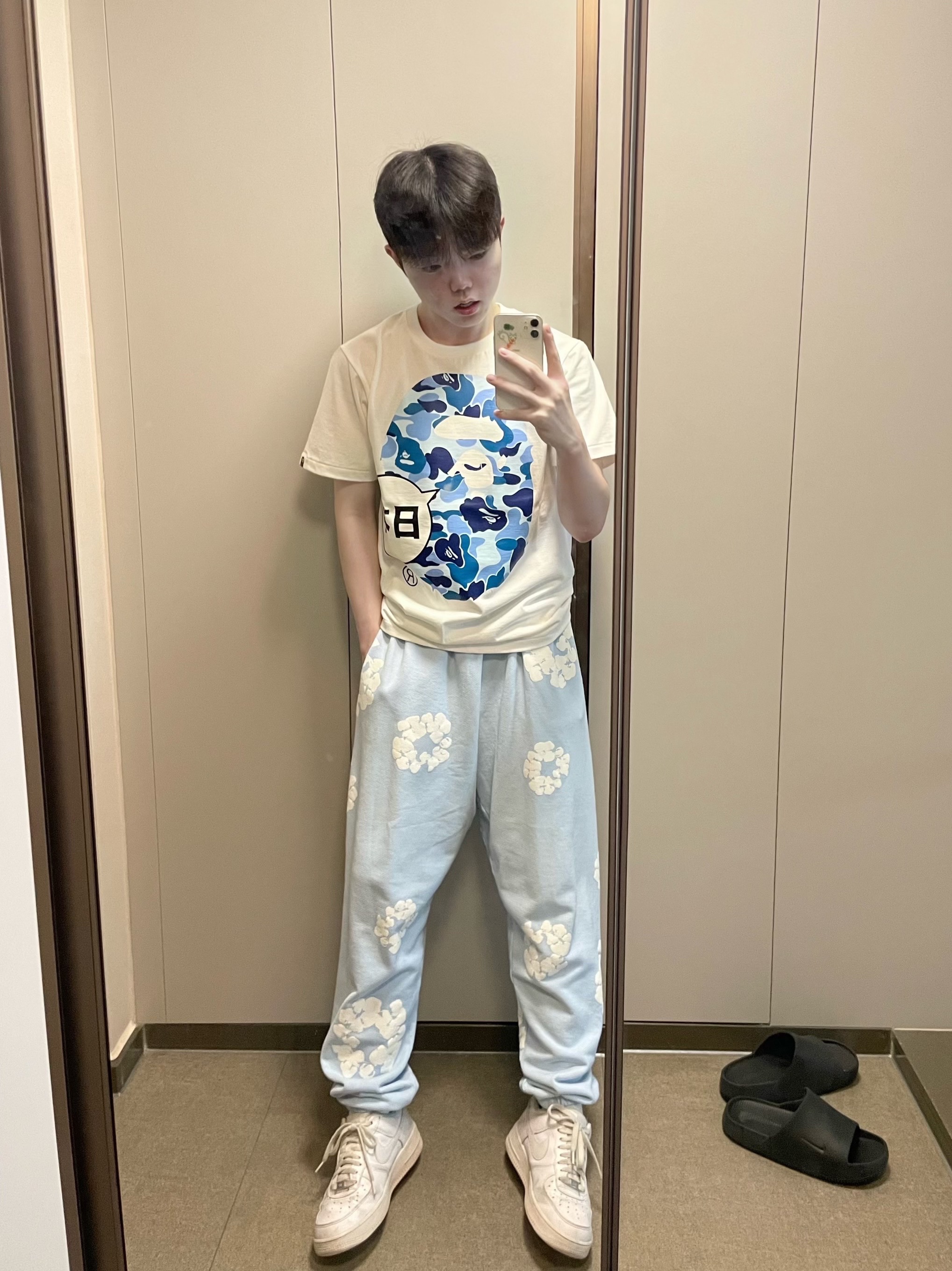 BAPE Japan Big Ape Head T-Shirt White, Denim Tears The Cotton Wreath Sweatpants Powder Blue 착용 스타일