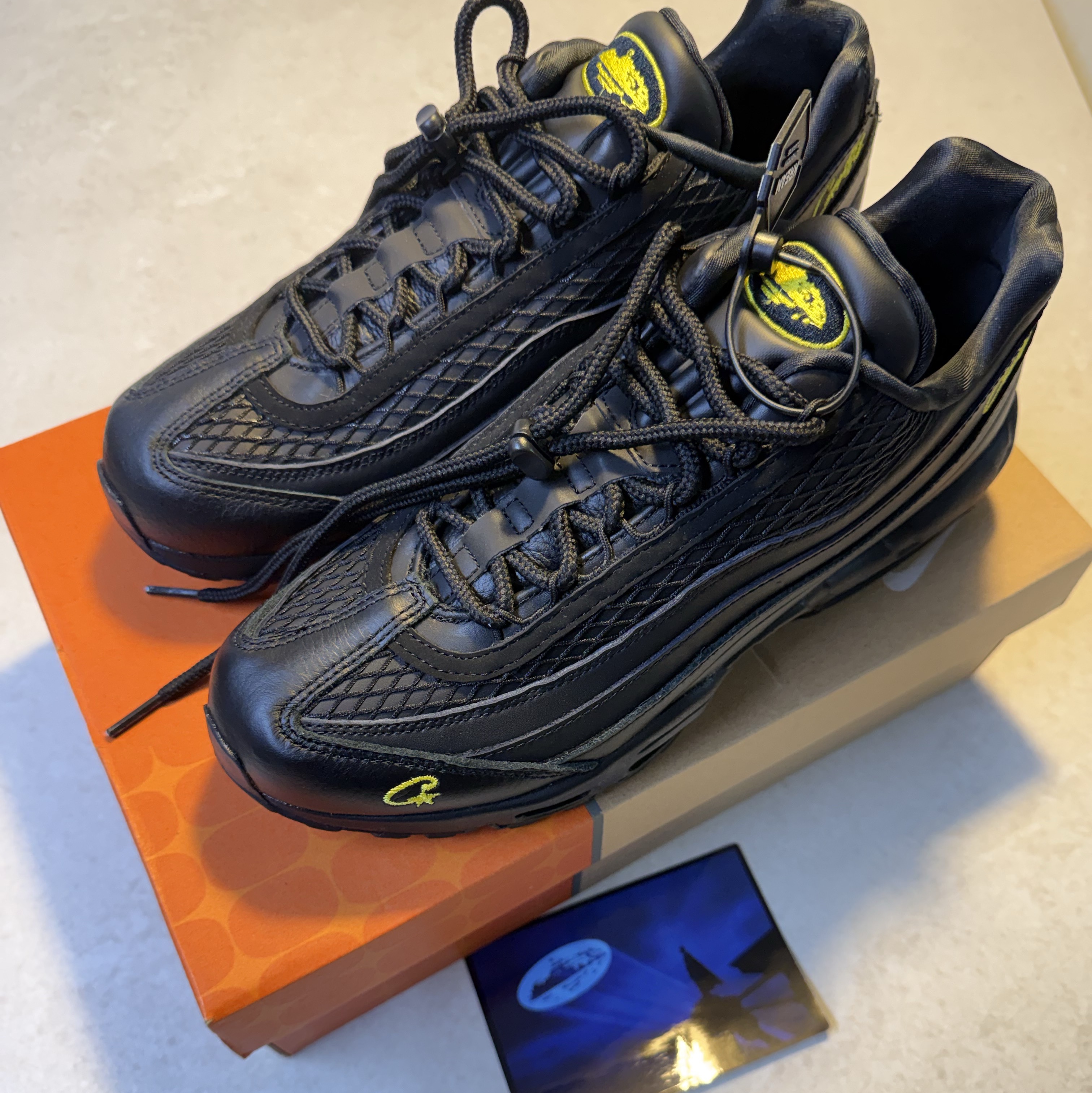 Nike x Corteiz Air Max 95 Black and Tour Yellow 착용 스타일