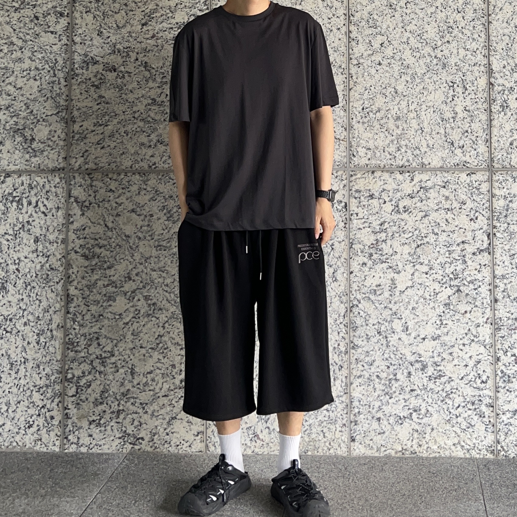 Hoka Hopara Black Castle Rock 착용 스타일