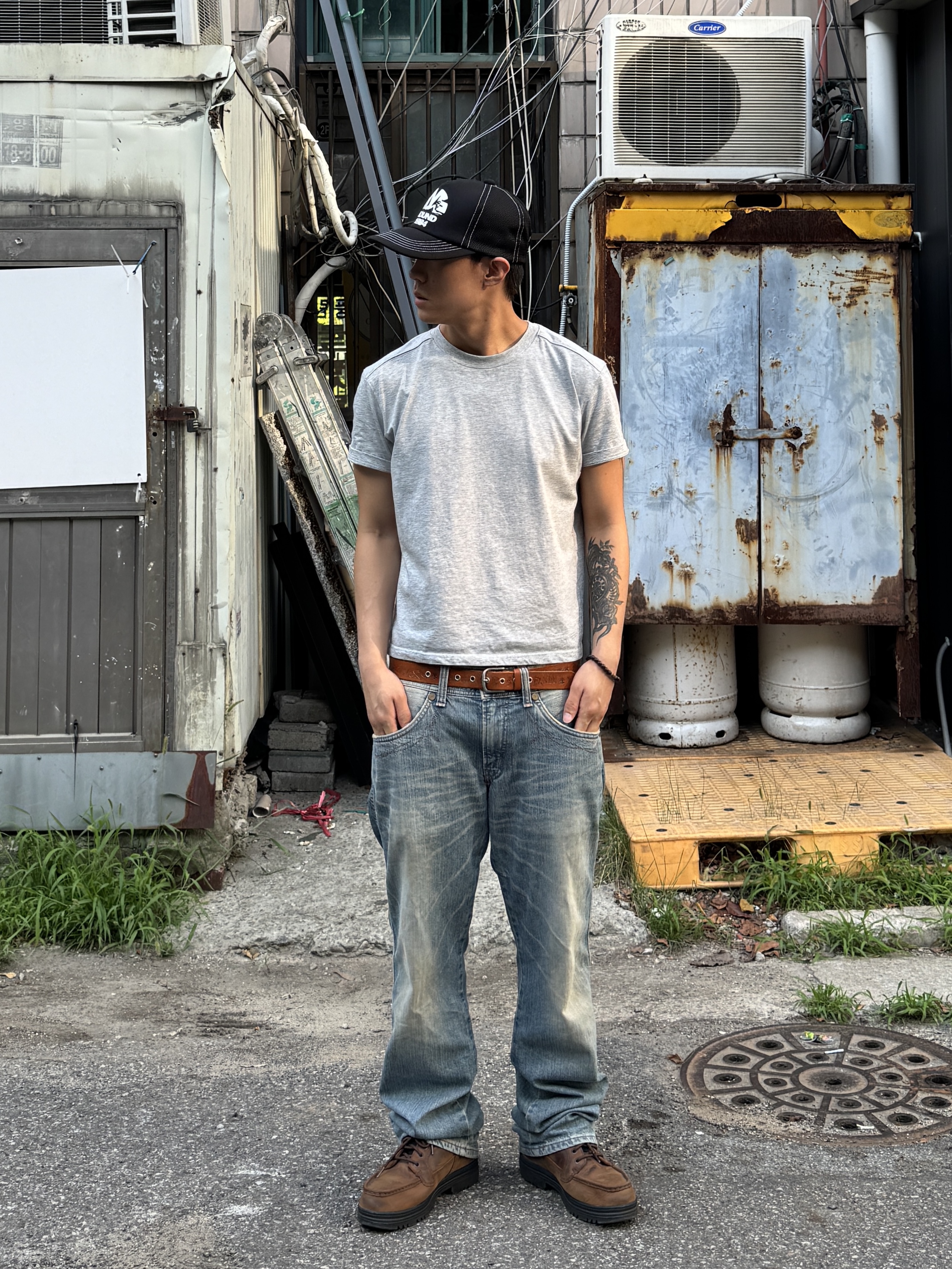 Hysteric Glamour HYS Sound Mesh Cap Black, Timberland Heritage Gore-Tex Moc Toe Mid Boots in Full Grain Brown -Wide 착용 스타일 - 1