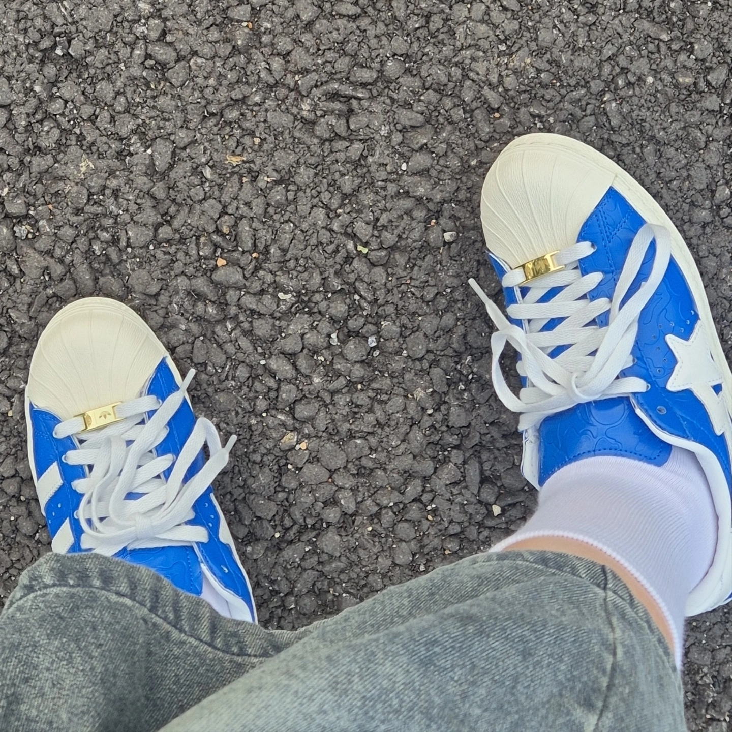 Adidas x BAPE Superstar Vintage Blue Cloud White 착용 스타일
