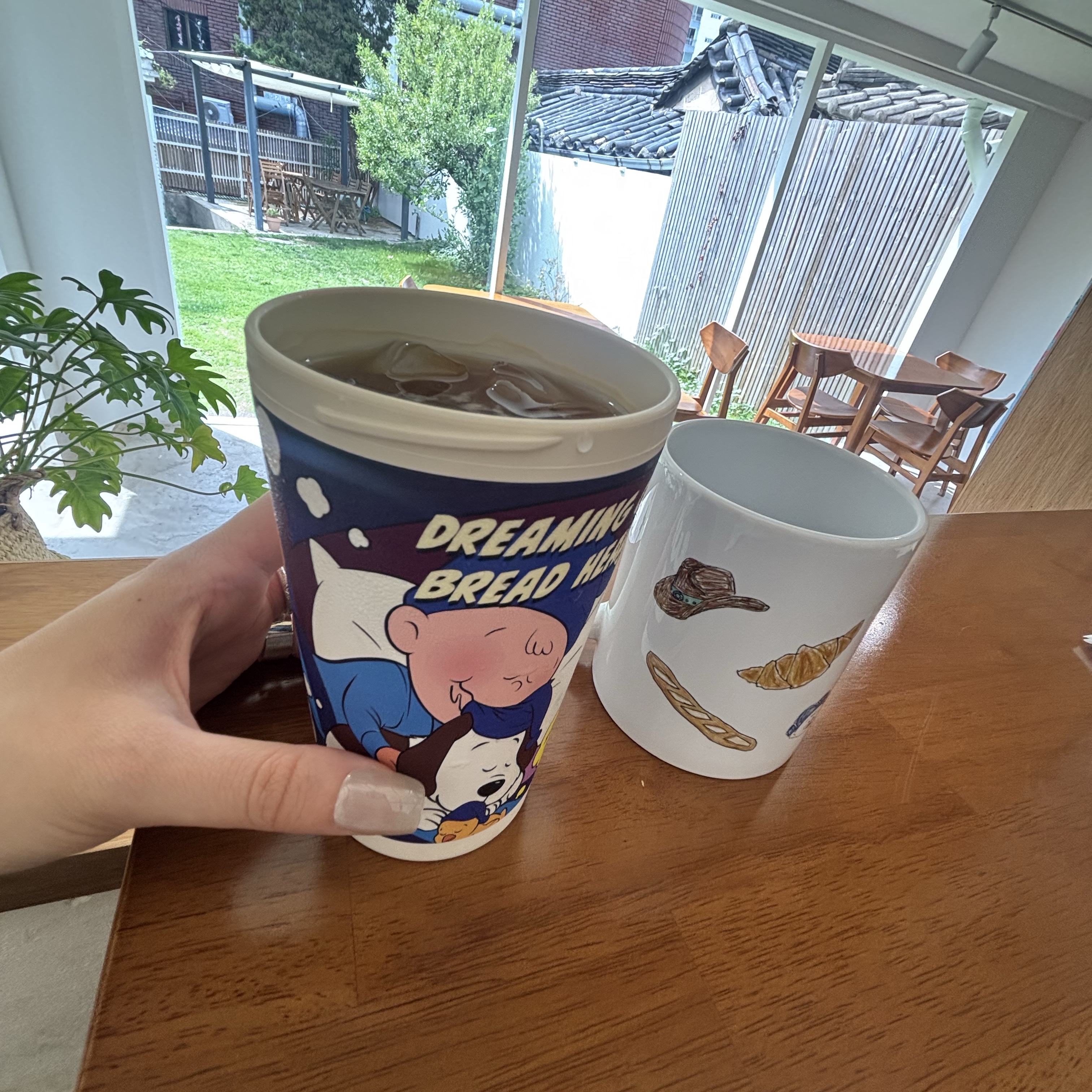 [KREAM 단독] What A Bread Daily Moments Tumbler 420ml, [KREAM 단독] What A Bread Mug White 350ml 착용 스타일 - 1