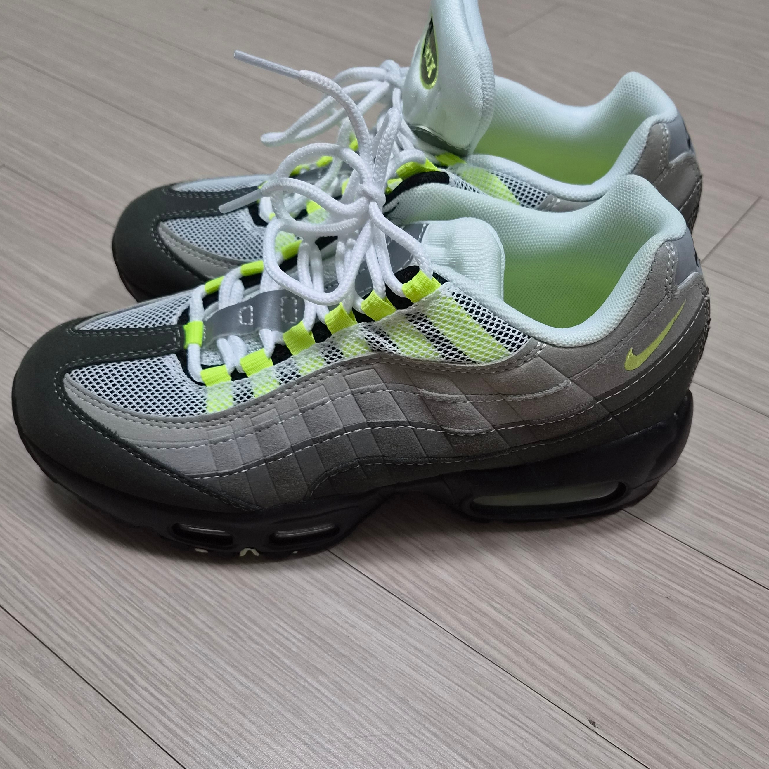 Nike Air Max 95 OG Neon 2015 착용 스타일 - 1