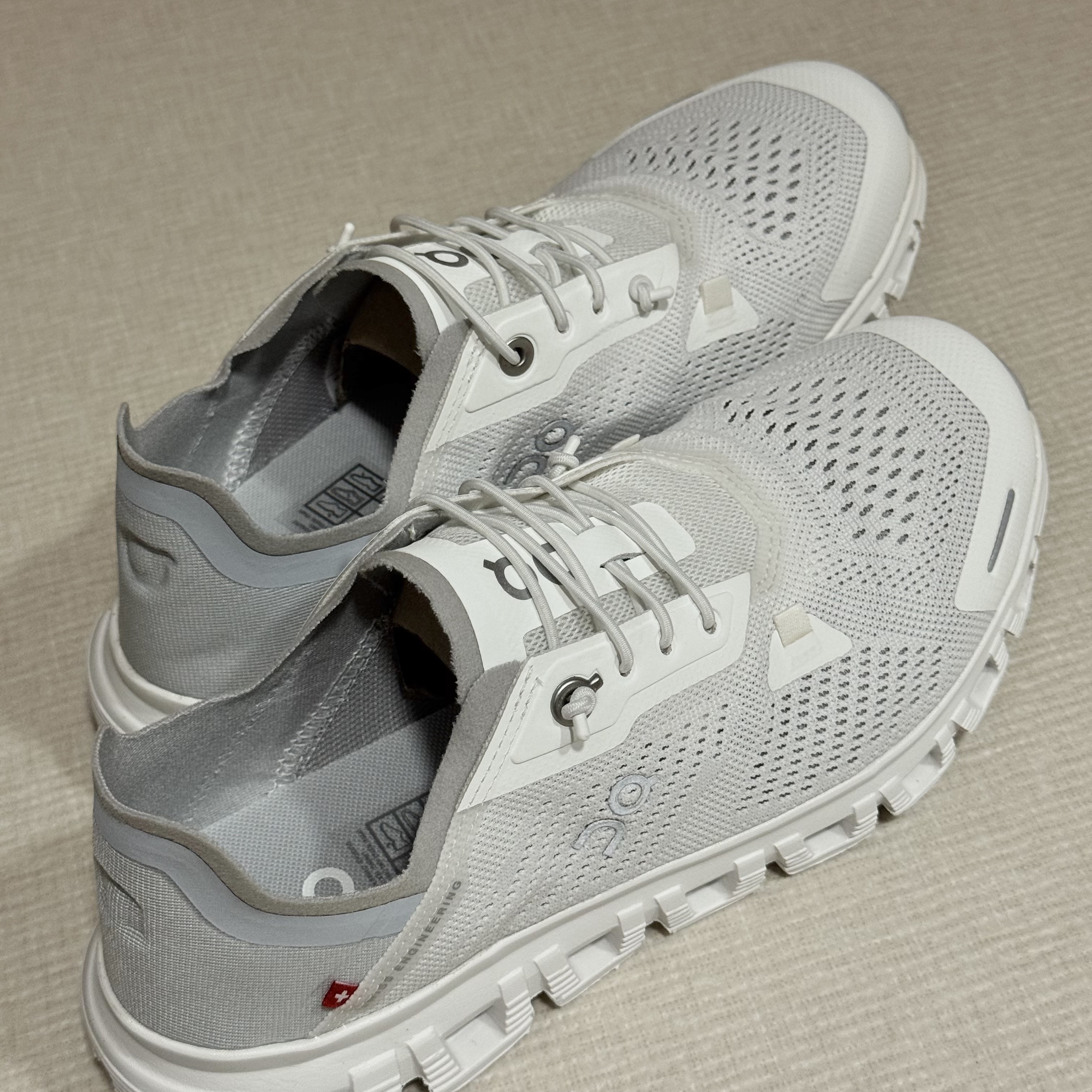 (W) On Running Cloud 6 Coast White Glacier, On Running Cloud 6 Coast White Glacier 착용 스타일 - 2
