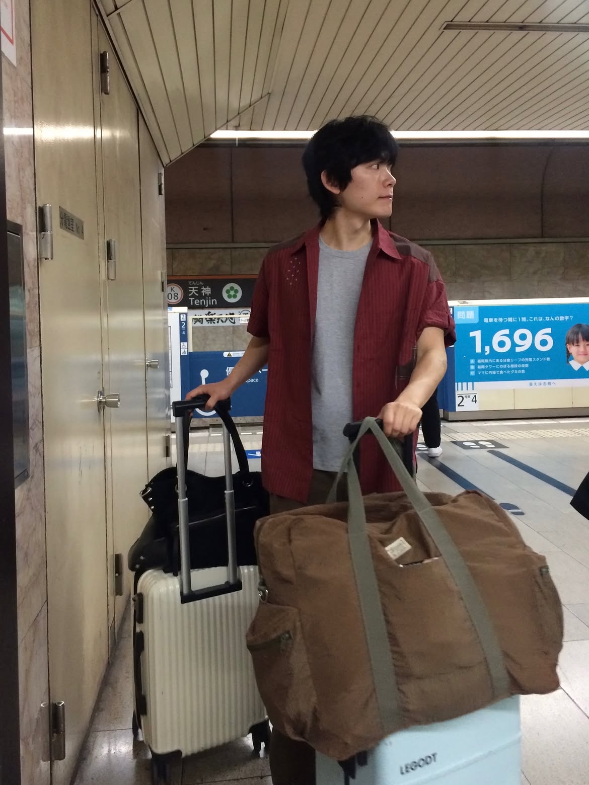 MAINBOOTH Patchwork Roll-up Shirt Red 착용 스타일 - 4