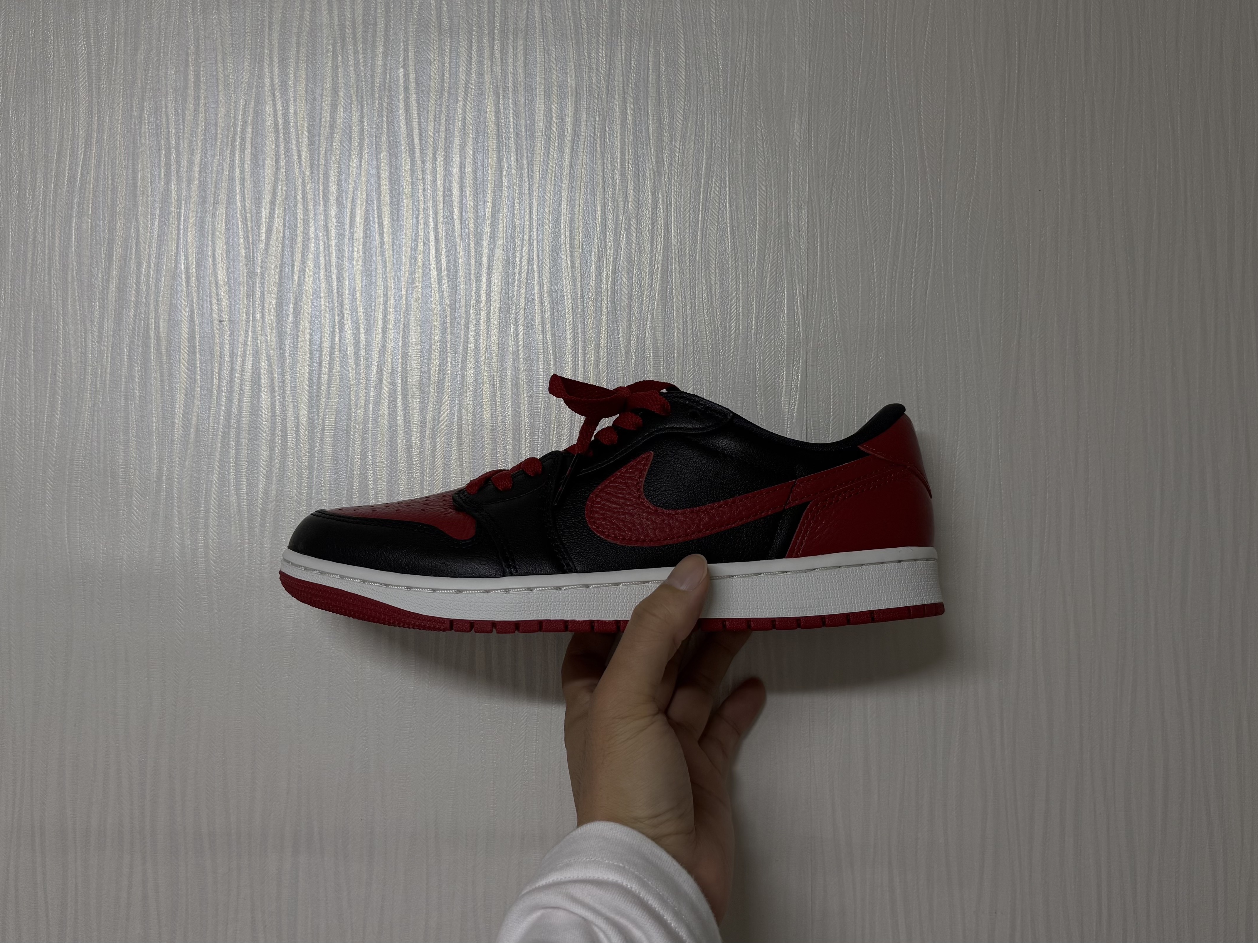 Jordan 1 Retro Low OG Banned 2026 착용 스타일