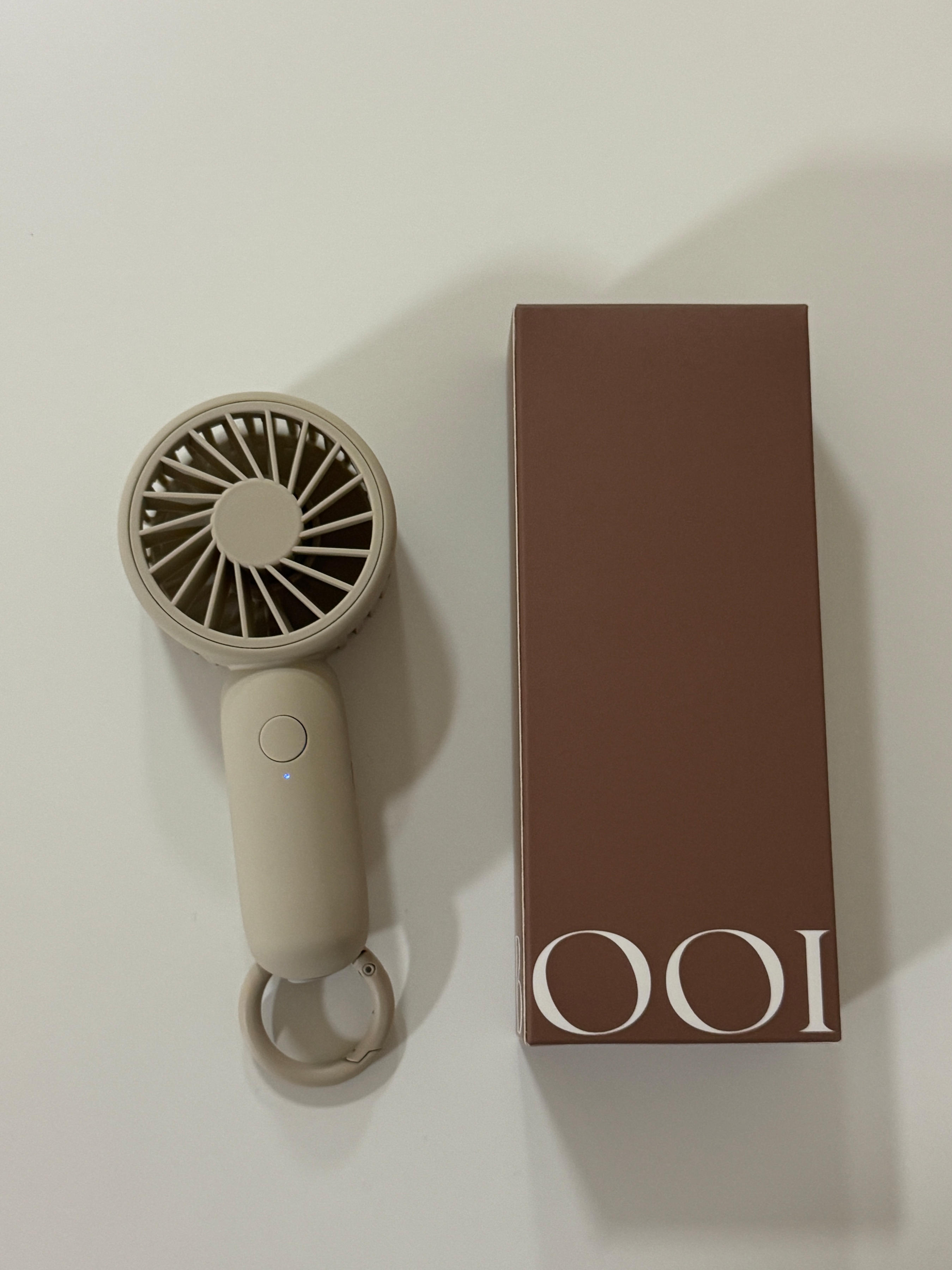 BOOIE Color Mini Fan 착용 스타일 - 3