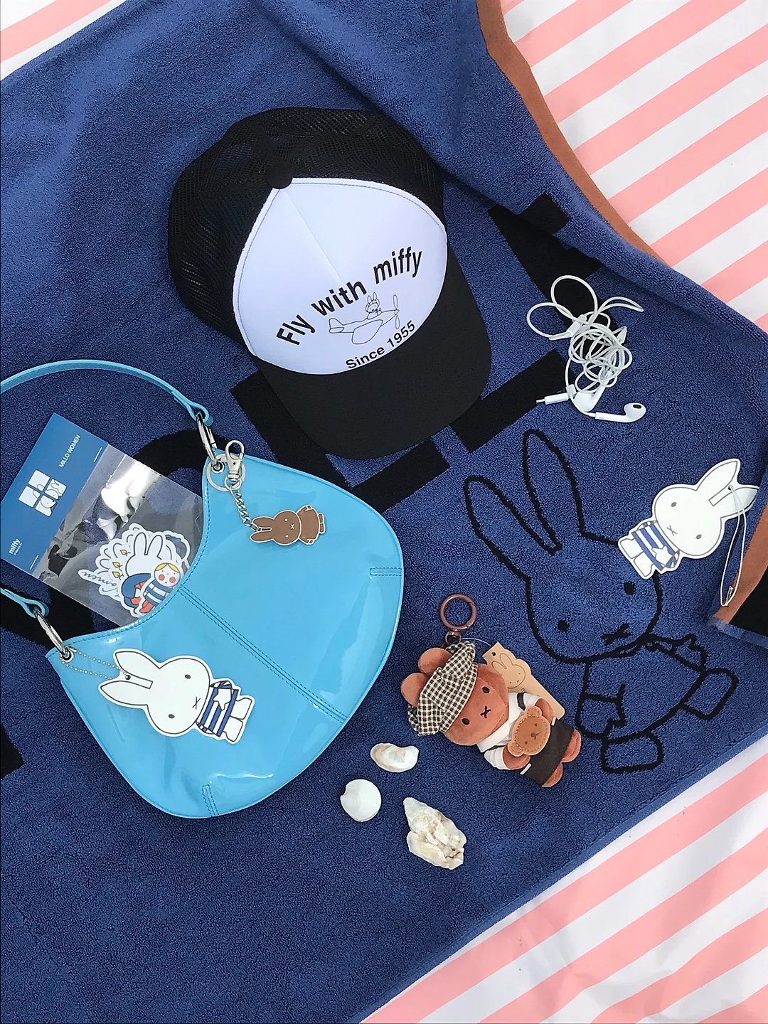 MILLO WOMEN x miffy Airborne Miffy Trucker Cap Black, MILLO WOMEN x miffy Brown Miffy Key Ring Brown 착용 스타일 - 3