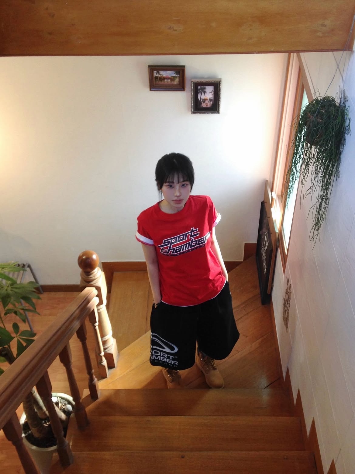 SPORT CHAMBER Pulse Logo T-Shirt Red 착용 스타일 - 4