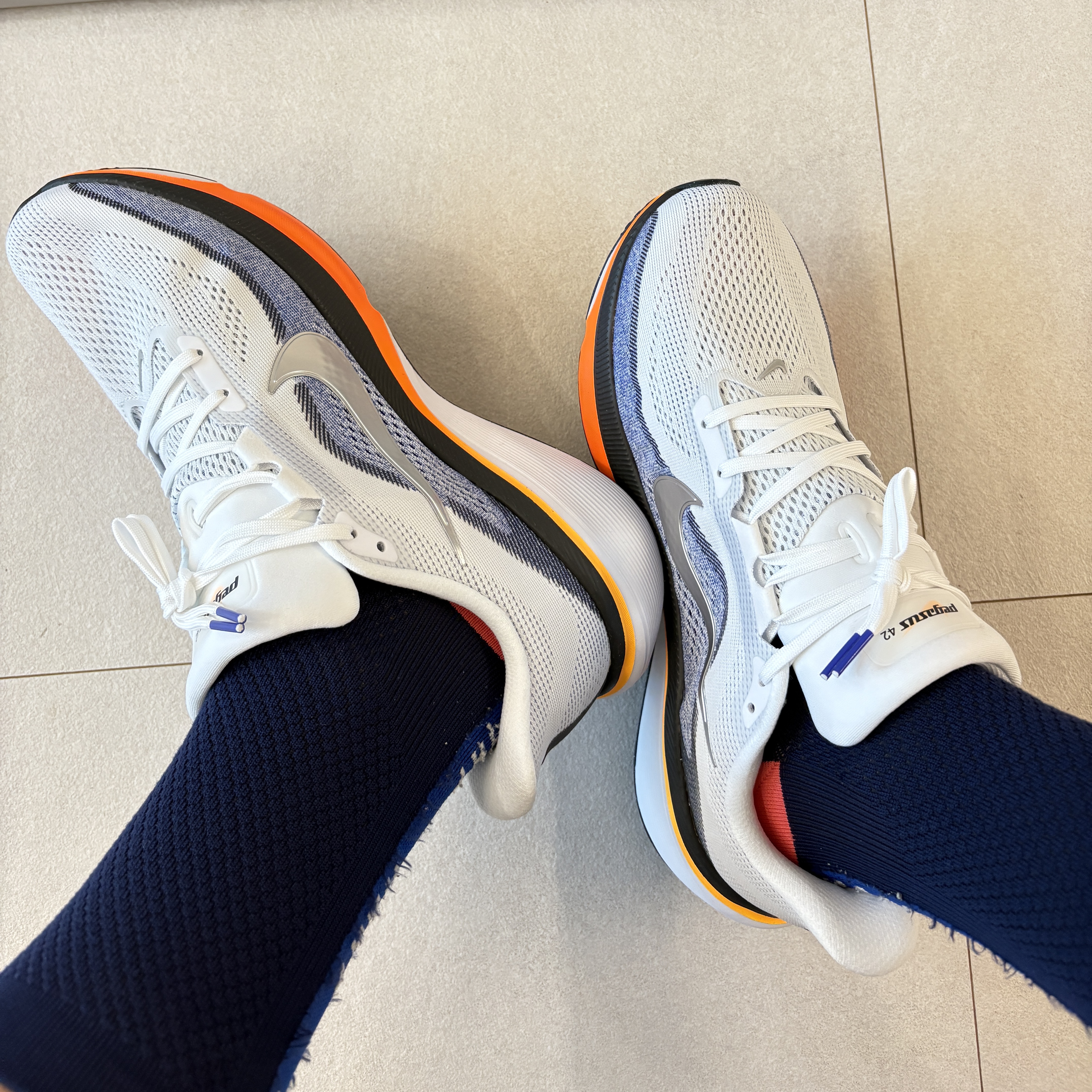 Nike Pegasus 42 Wide White Lapis 착용 스타일
