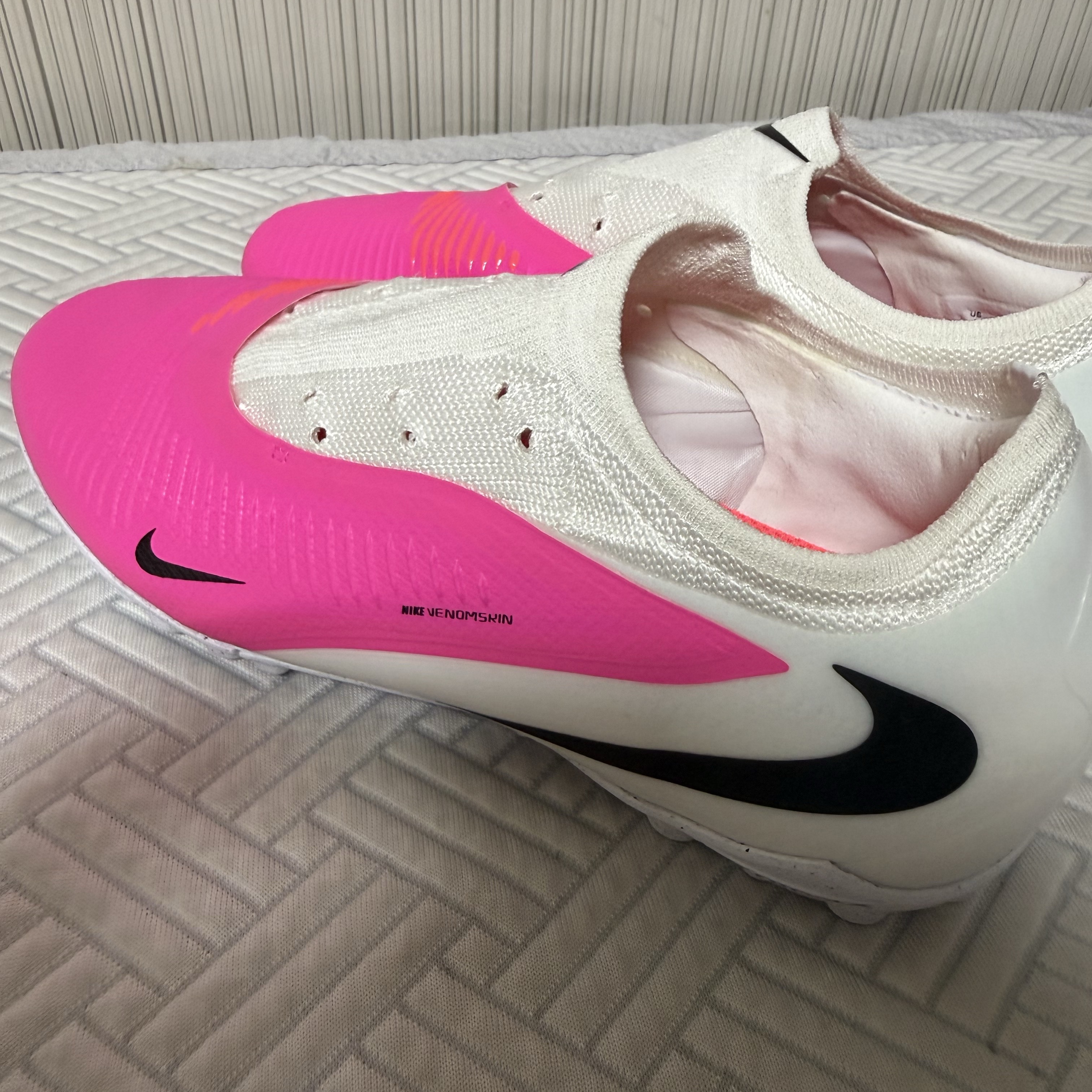 Nike Phantom 6 Low Pro TF Multicolor Black 착용 스타일