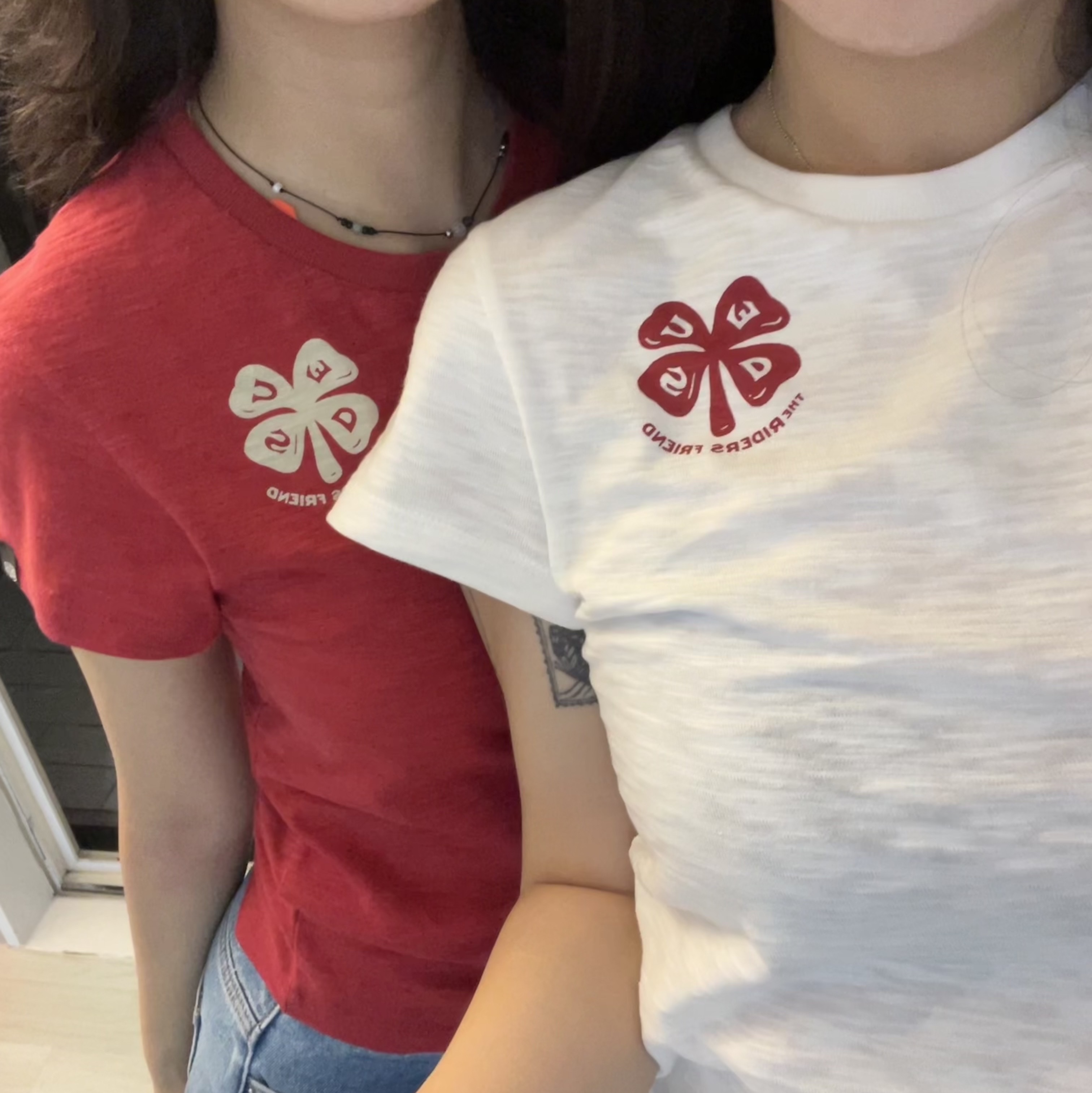 (W) Deus Ex Machina Lucky Shot T-Shirt Red, (W) Deus Ex Machina Lucky Shot T-Shirt White 착용 스타일 - 1