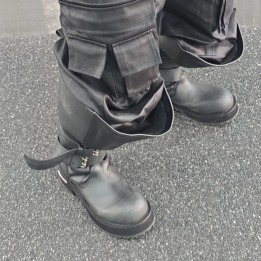 Balenciaga Venom High Boot Black 착용 스타일