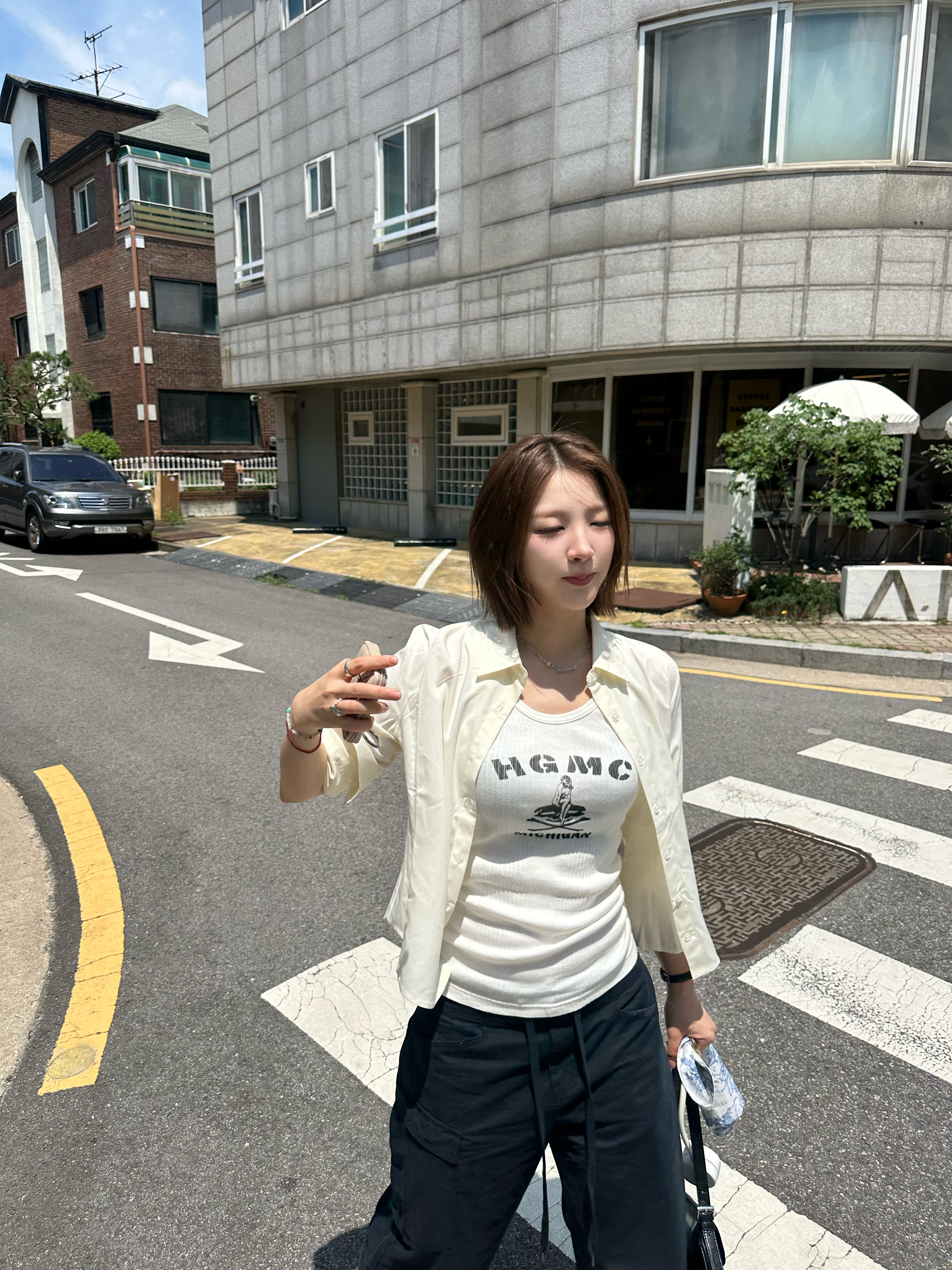 (W) GU Strap Ballet Sneakers Dark Brown, Hysteric Glamour Viva1984 Tank Top White 착용 스타일 - 4