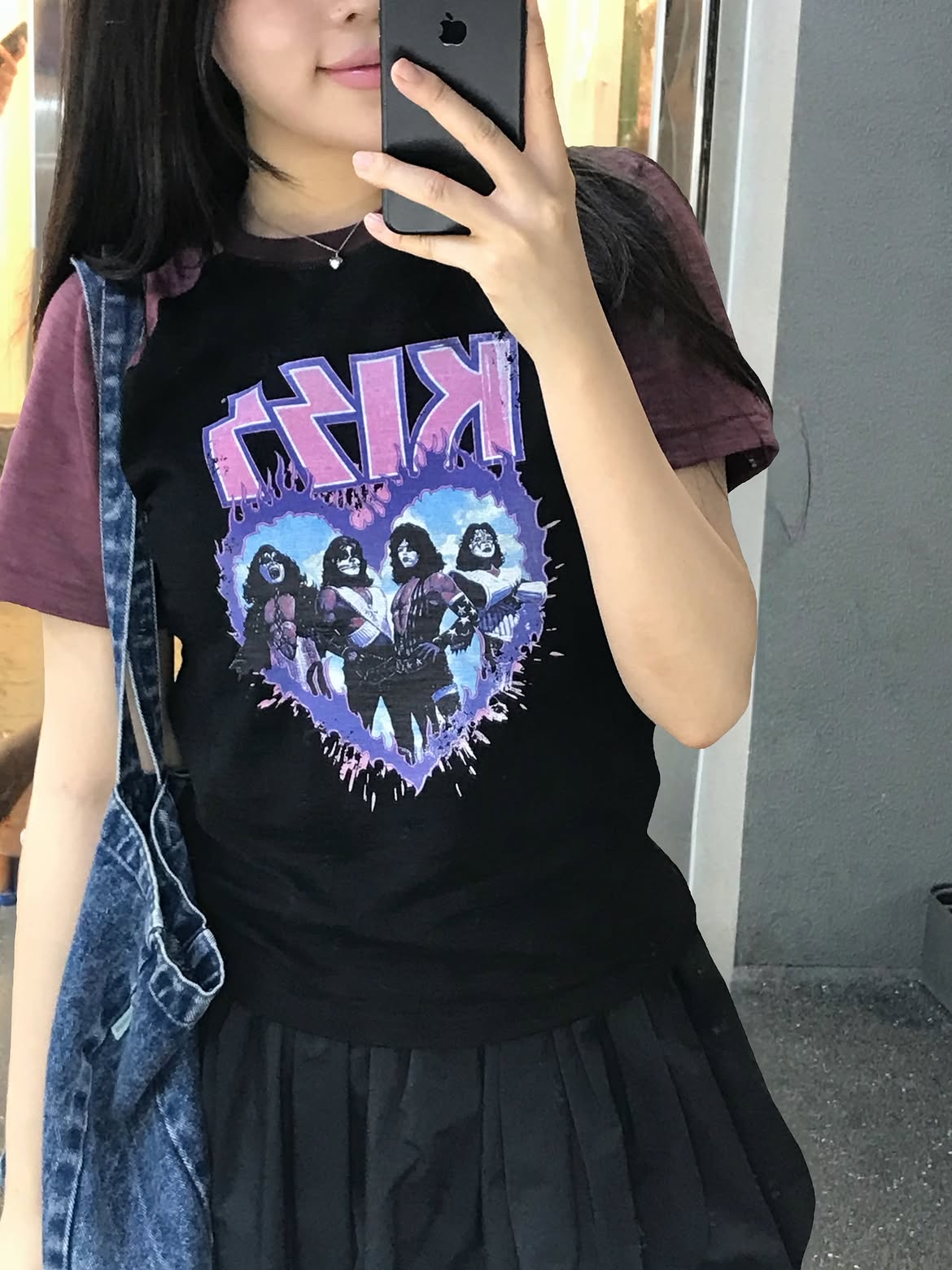 MAINBOOTH X KISS Woman Heart T-shirt Dust Pink 착용 스타일 - 2