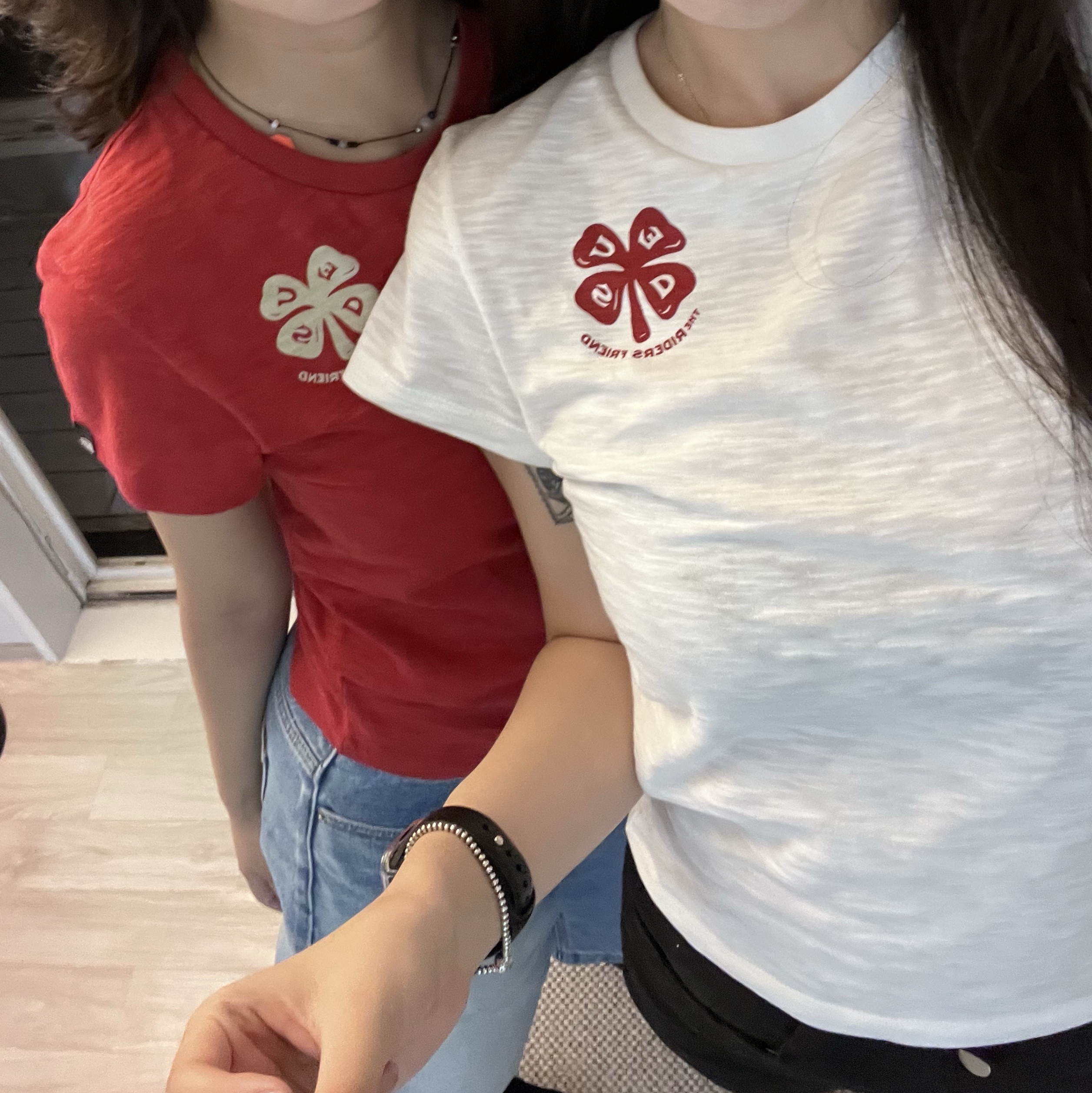(W) Deus Ex Machina Lucky Shot T-Shirt Red, (W) Deus Ex Machina Lucky Shot T-Shirt White 착용 스타일 - 2