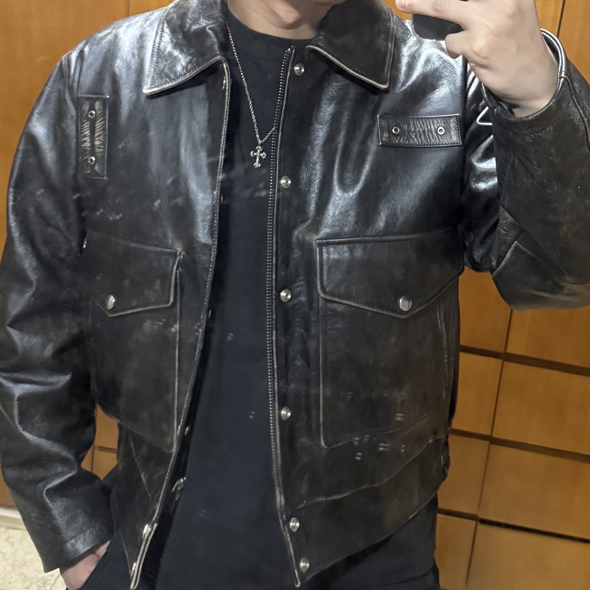 Diesel L-Muddy Leather Jacket Black, Chrome Hearts 22K Filigree Tiny Cross Pendant 착용 스타일