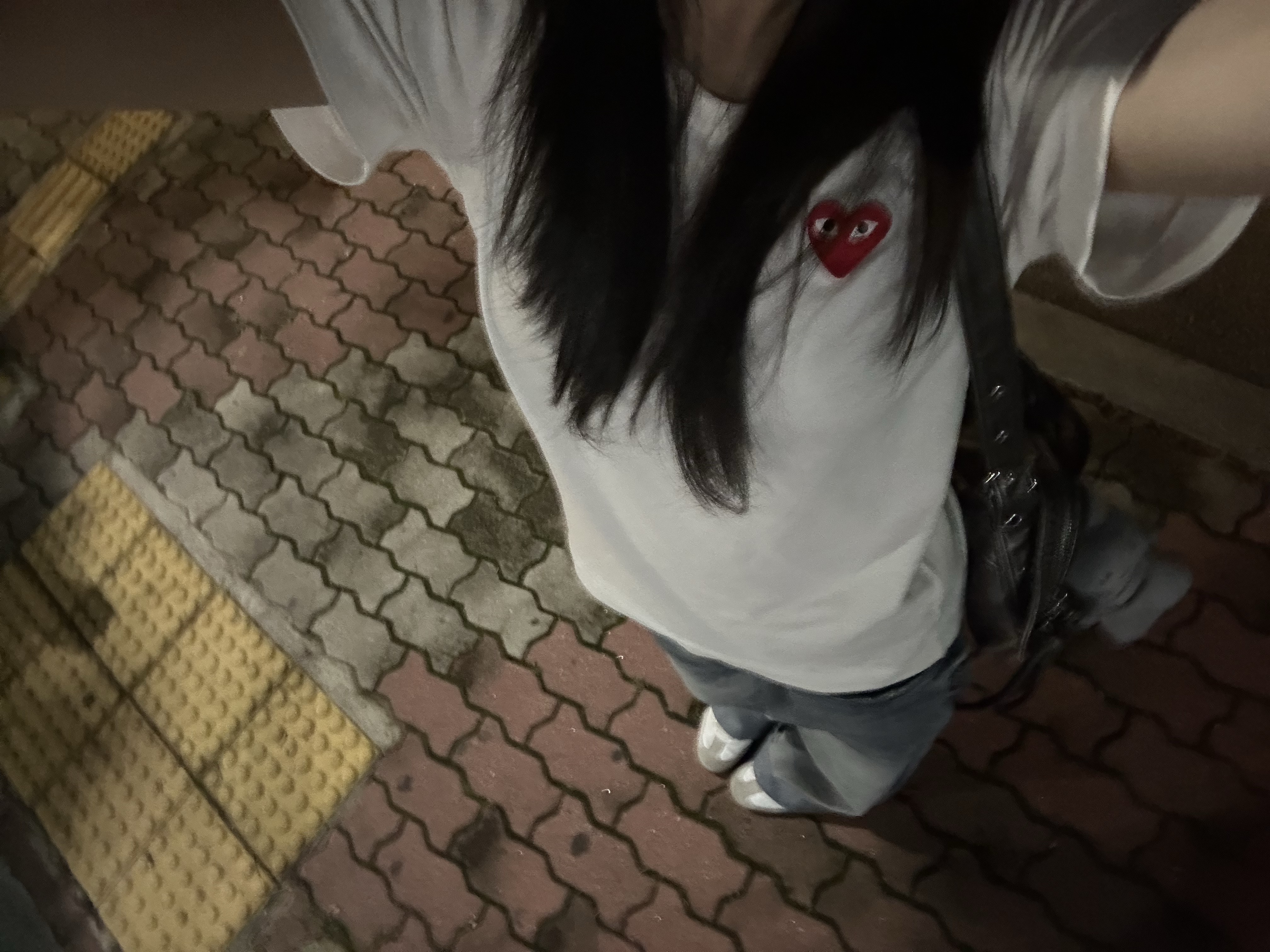 Play Comme des Garcons Red Heart T-Shirt White, Adidas Samba OG Cloud White 착용 스타일 - 2