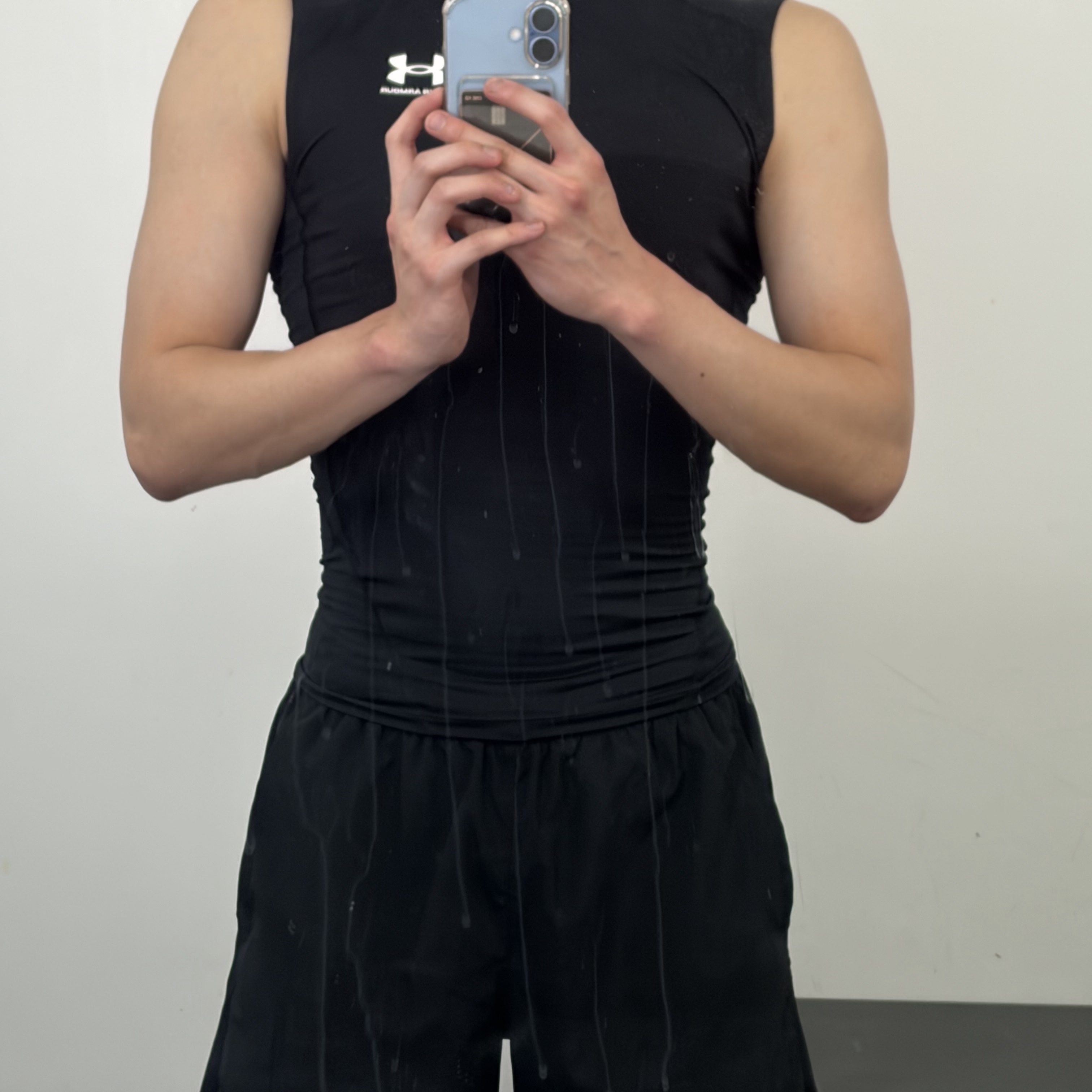 Under Armour HeatGear Sleeveless Black 착용 스타일