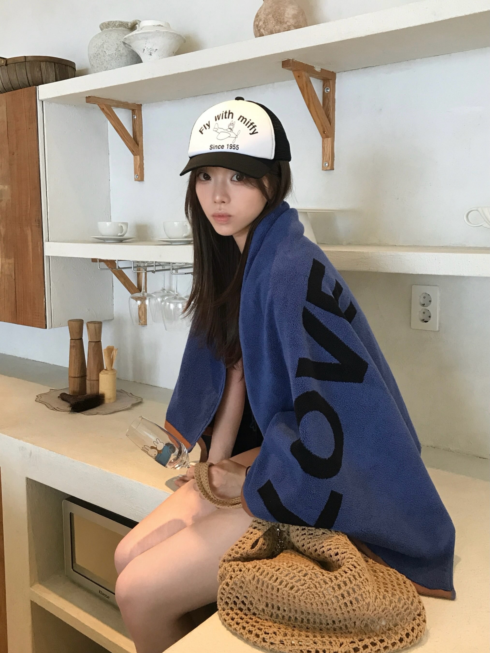 MILLO WOMEN x miffy Airborne Miffy Trucker Cap Black, MILLO WOMEN x miffy Love Myself Beach Towel Blue 착용 스타일 - 1