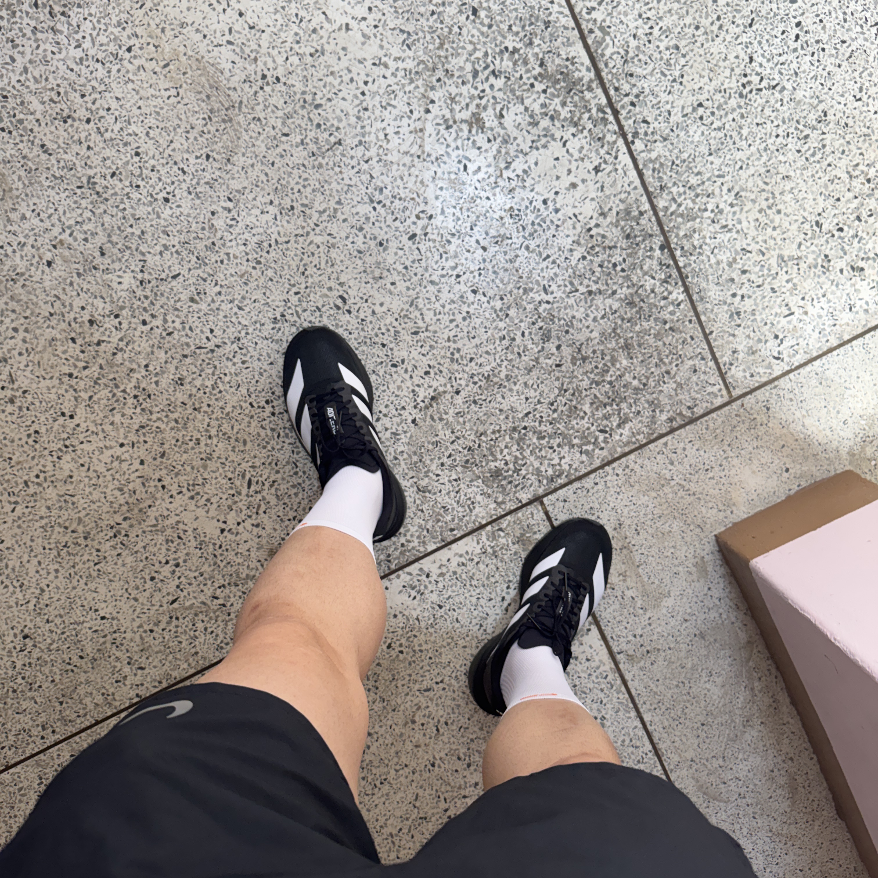 Adidas Adizero EVO SL Core Black Cloud White 착용 스타일