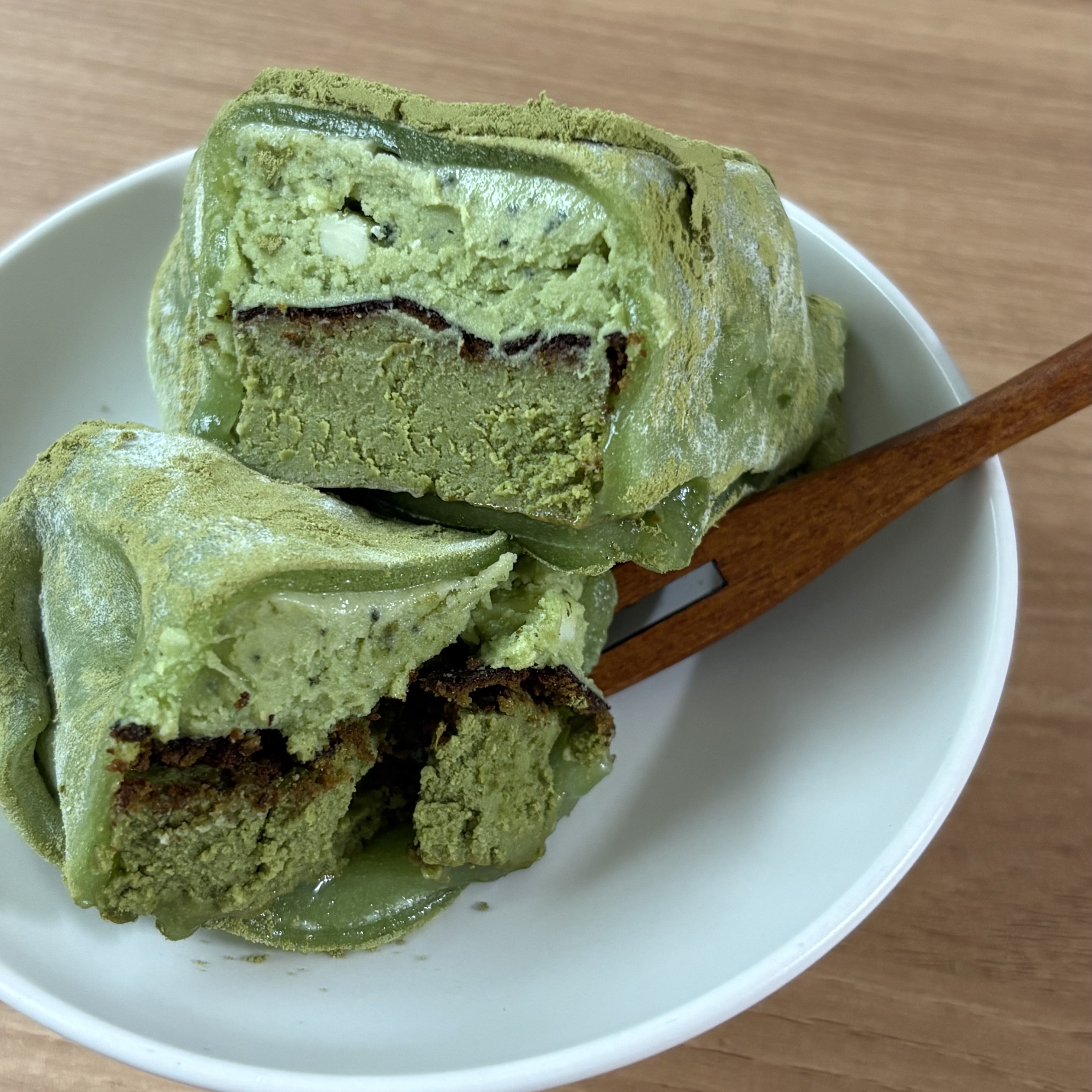 [KREAM 단독] What A Bread Mochi Cheesecake 착용 스타일 - 6