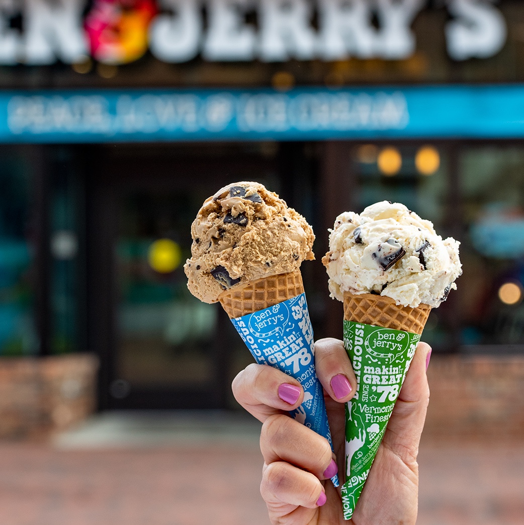 [KREAM 단독] Ben&Jerry's 3 Pint Set + FREE PB S'more Pint, Scoop Spoon & Insulated Bag, Ben&Jerry's Ice Cream Cake + FREE PB S'more Pint + Scoop Spoon 착용 스타일 - 4