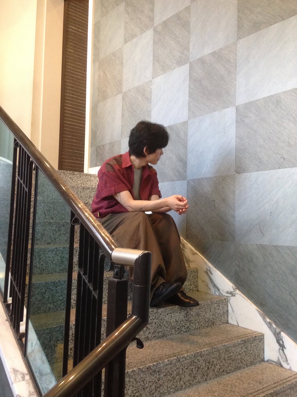 MAINBOOTH Patchwork Roll-up Shirt Red 착용 스타일 - 6