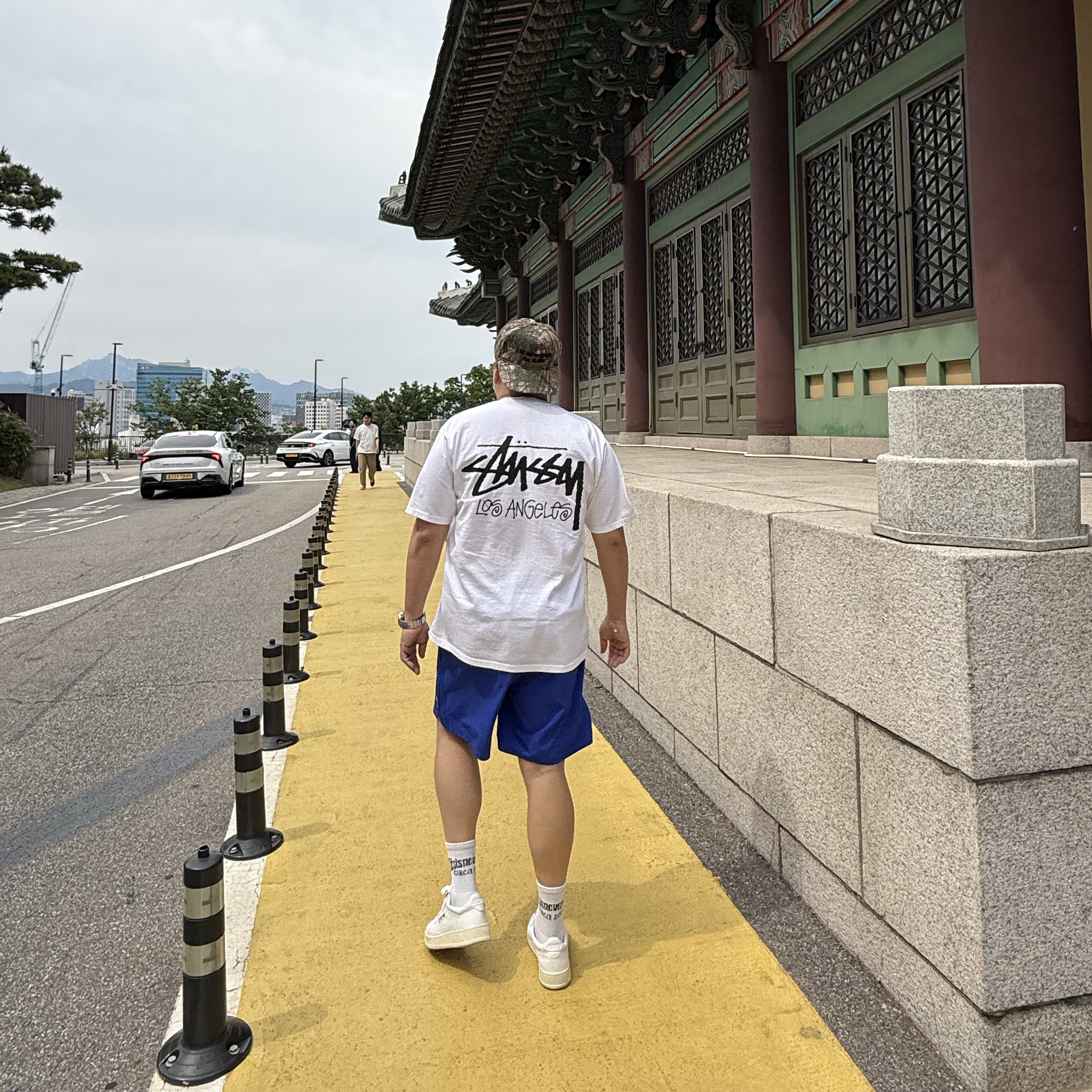 Autry Medalist Low Goatskin Sneakers White 착용 스타일