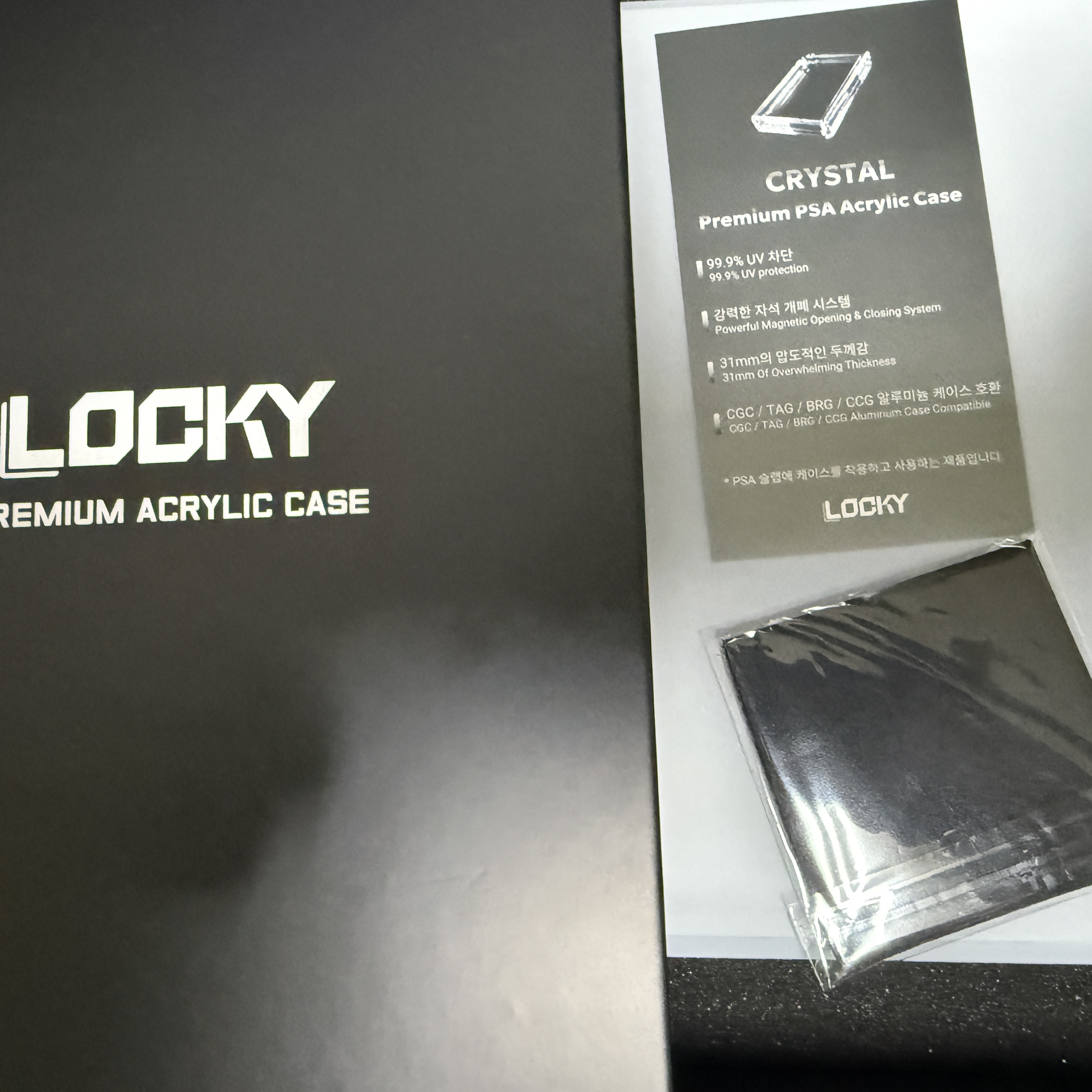Locky PSA Crystal Acrylic Case 착용 스타일 - 2