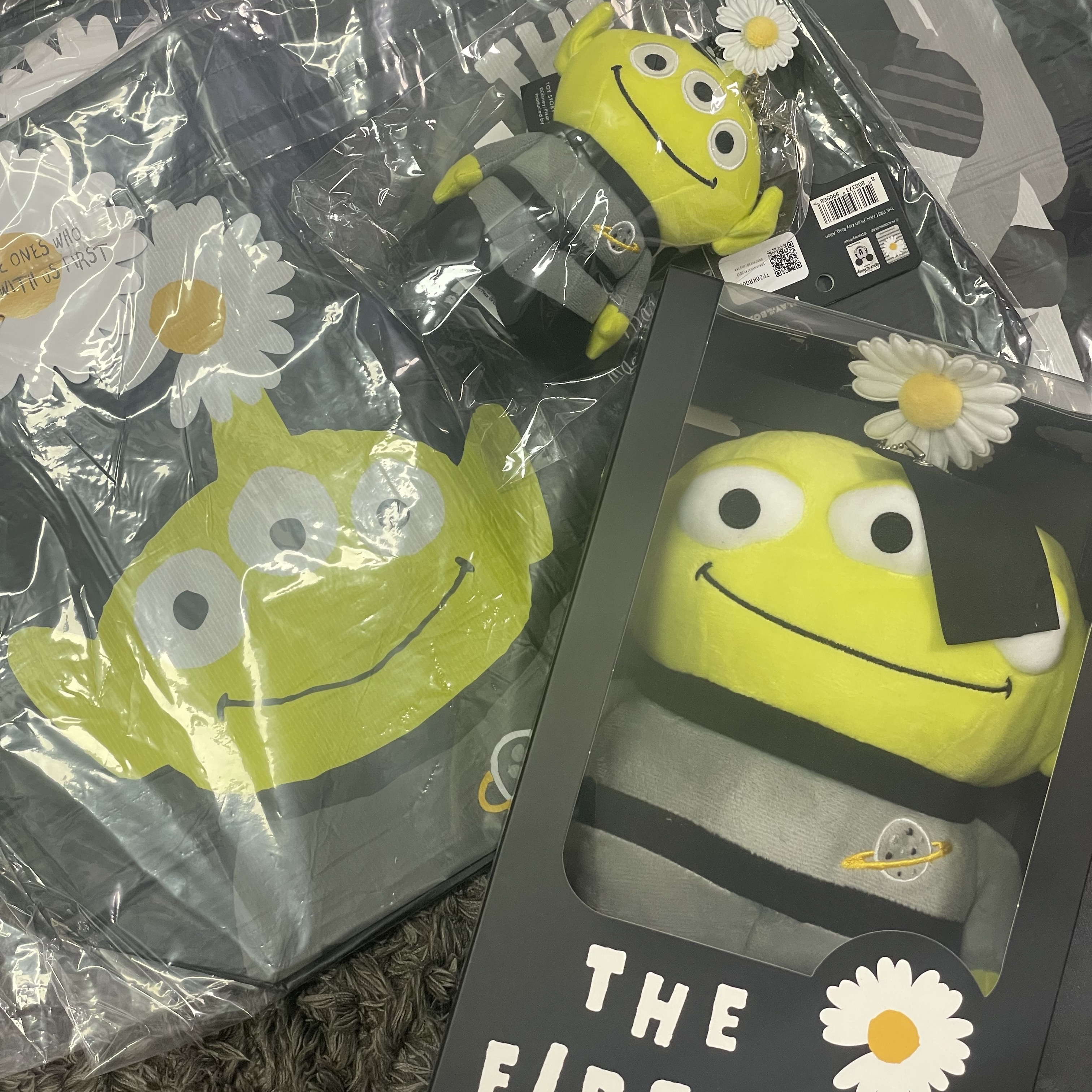 Peaceminusone x Toy Story The First Fan Standing Plush Toy Alien, Peaceminusone x Toy Story The First Fan Plush Keyring Alien 착용 스타일