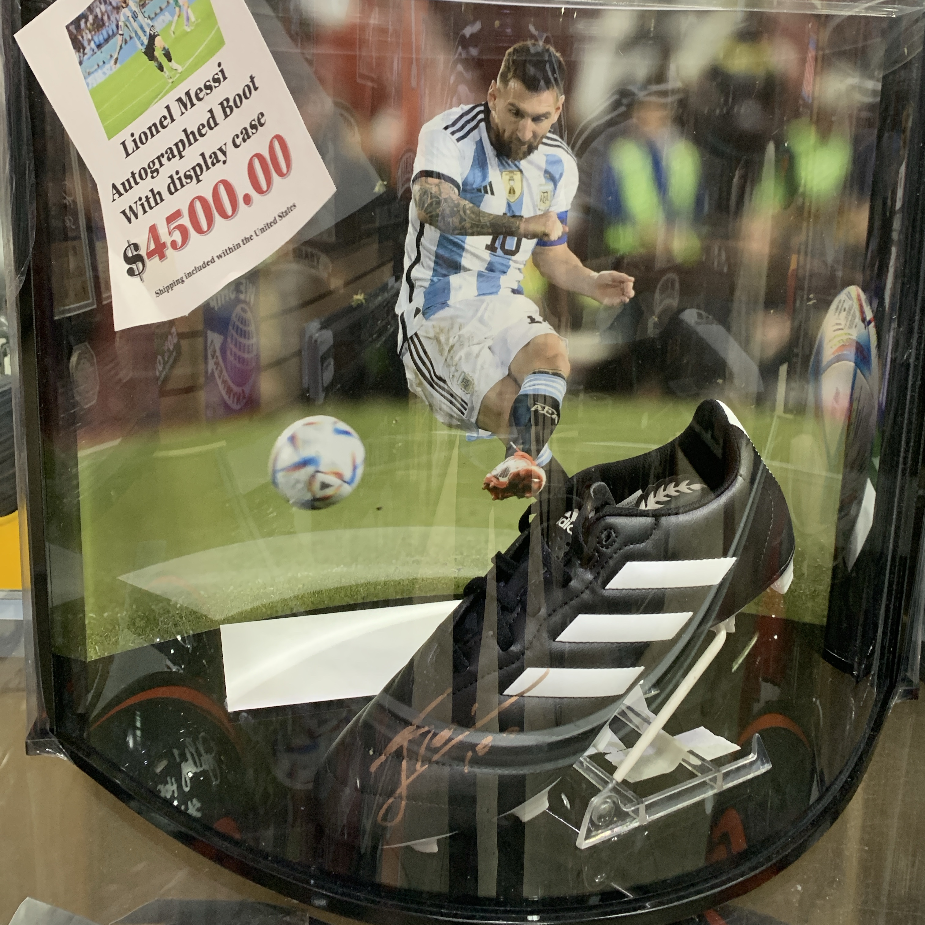 Lionel Messi Signed Soccer Cleat - Adidas Predator Accuracy.4 Flexible Ground 착용 스타일