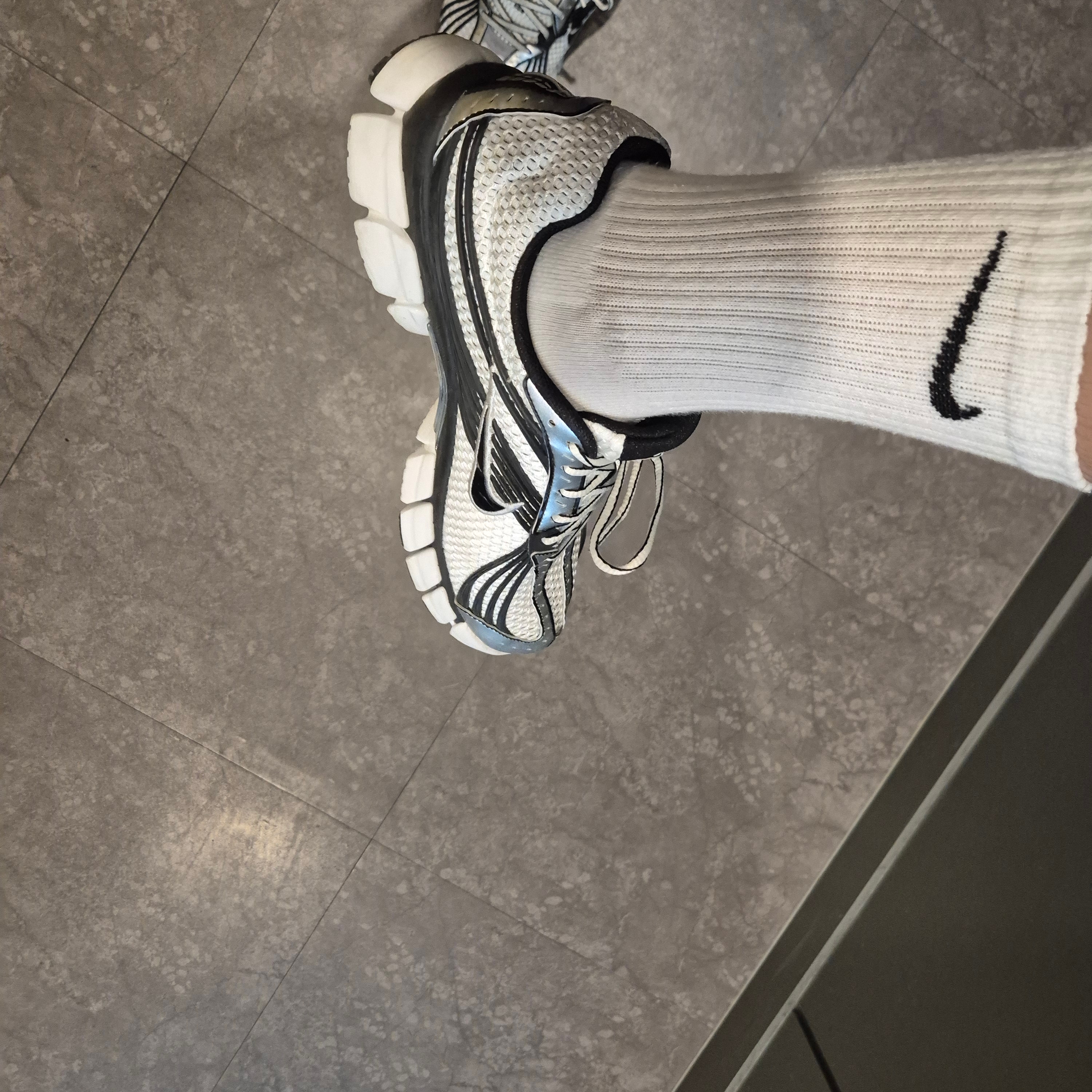 Nike Zoom Skylon 11 Summit White Black 착용 스타일