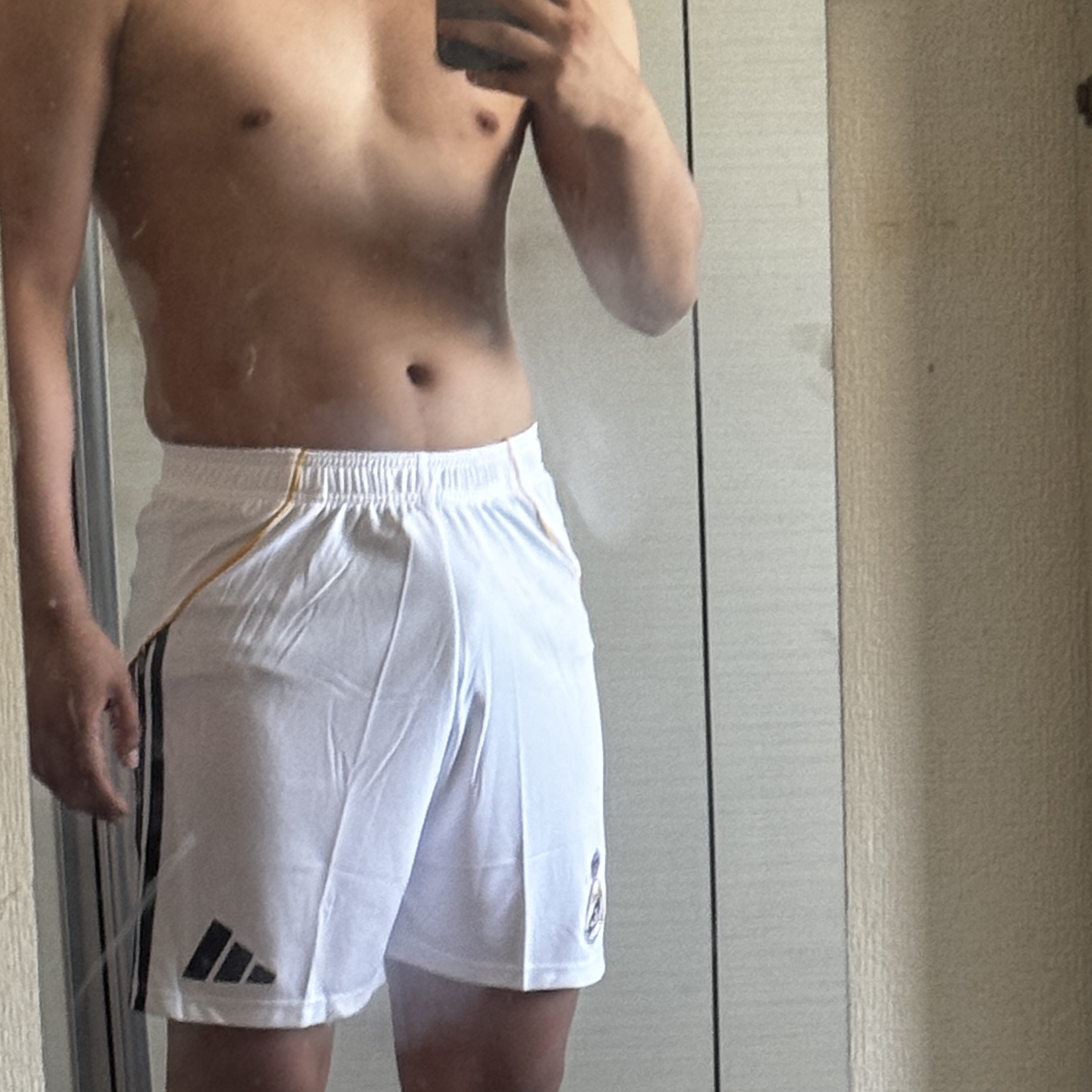 Adidas Real Madrid 2025/26 Home Shorts White - KR Sizing 착용 스타일